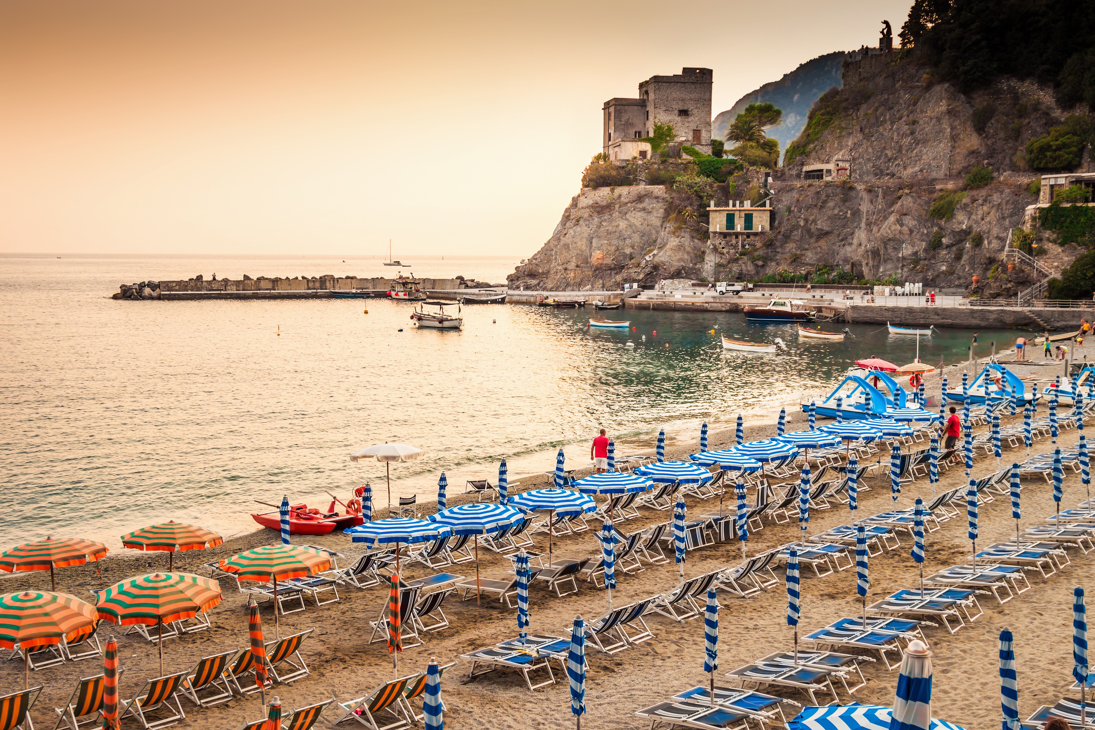 4K Beach with Umbrellas and Castle in Monterosso al Mare, Italy HD Wallpaper