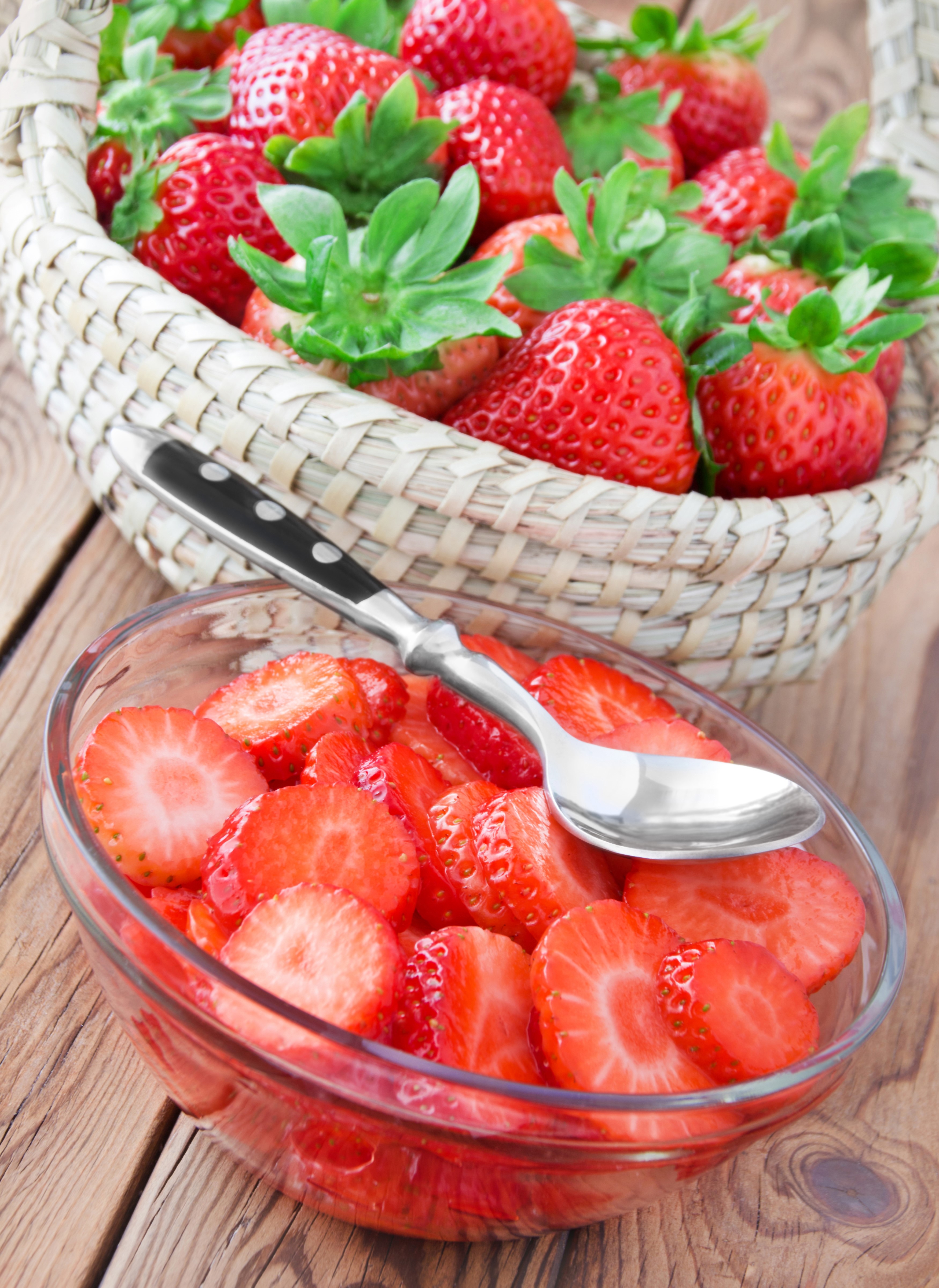 Berry Strawberry Wood planks Spoon HD Phone Wallpaper