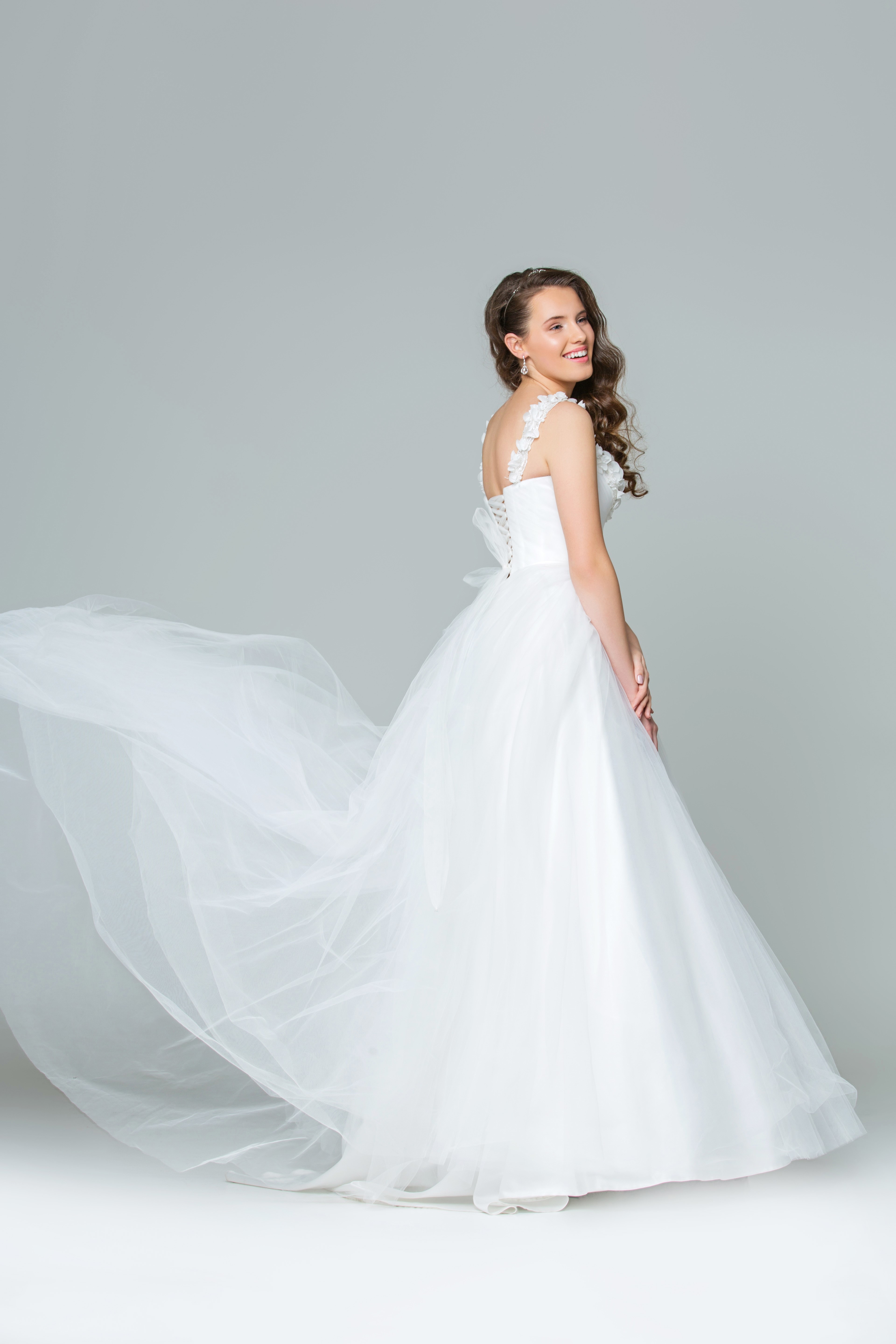 Bride in a white dress with a flowing train HD Phone Wallpaper