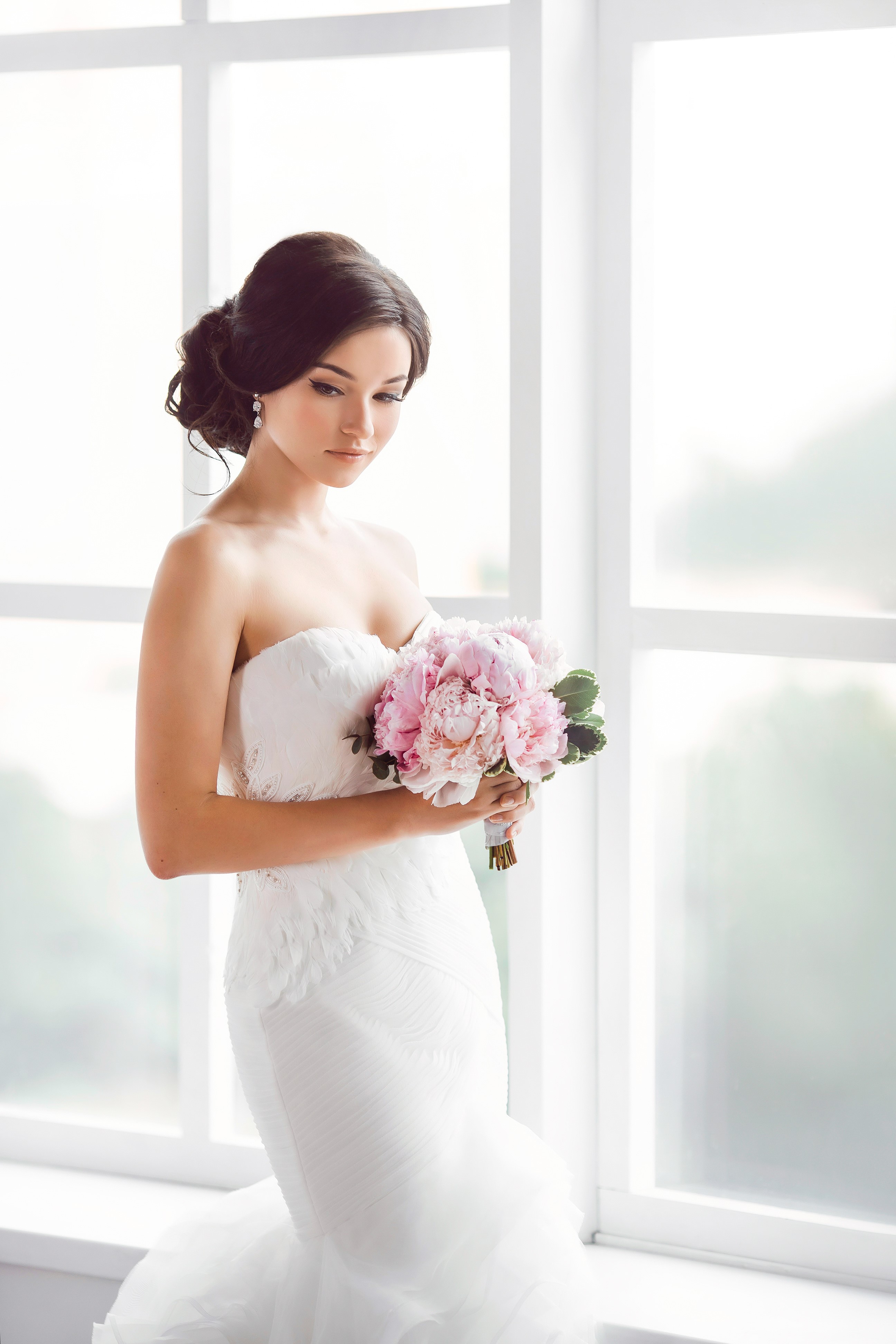 Bride in a white dress holding a pink bouquet HD Phone Wallpaper