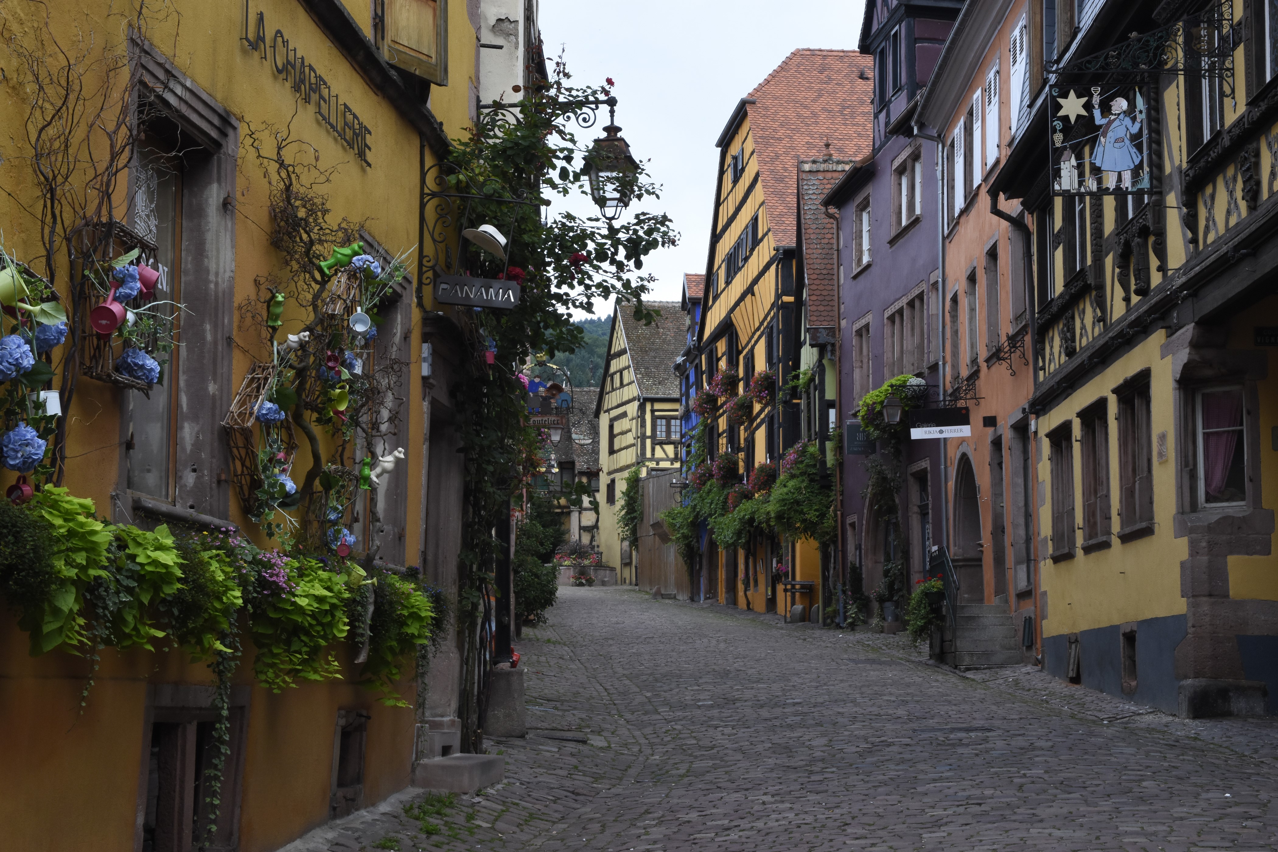 Street in Riquewihr, France HD Wallpaper