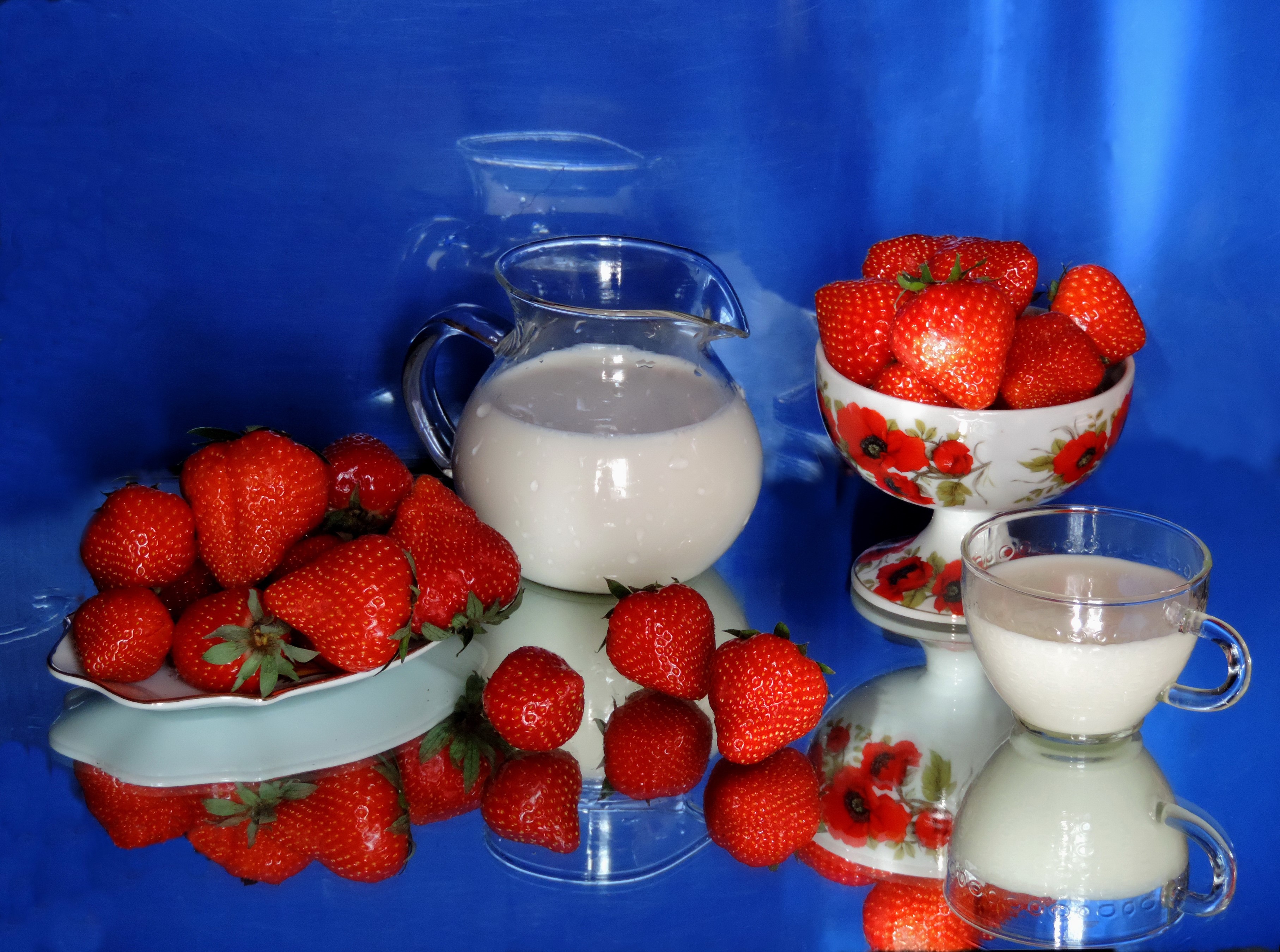 Still-life with strawberries, milk, and reflections HD Wallpaper