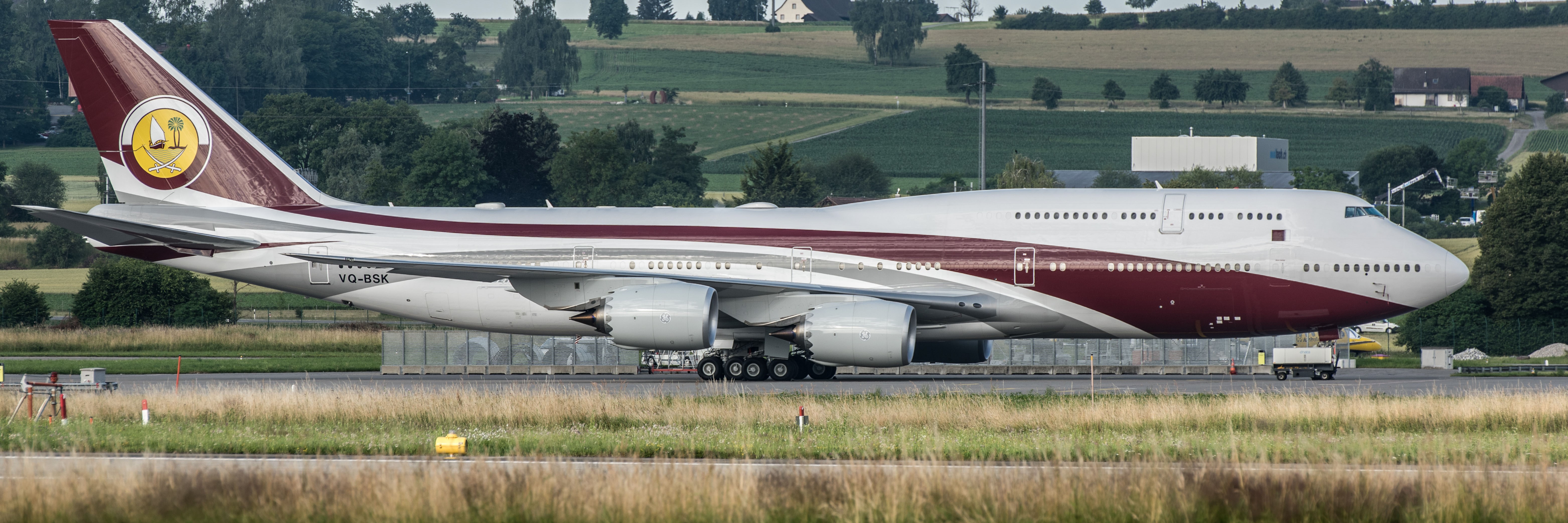 Boeing 747-8 VQ-BSK at Zurich Airport HD Wallpaper