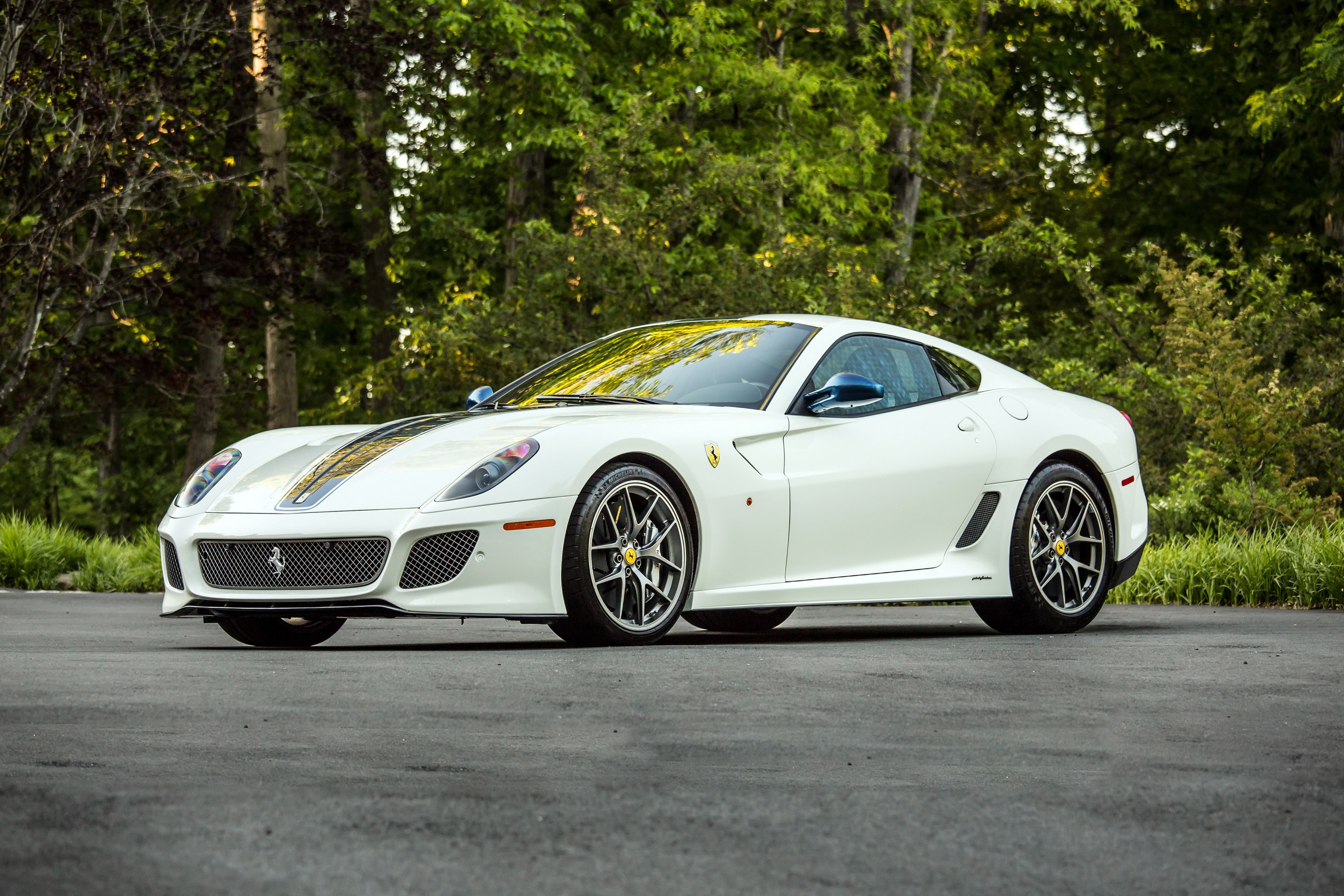 White Ferrari 599 GTO with racing stripes HD Wallpaper