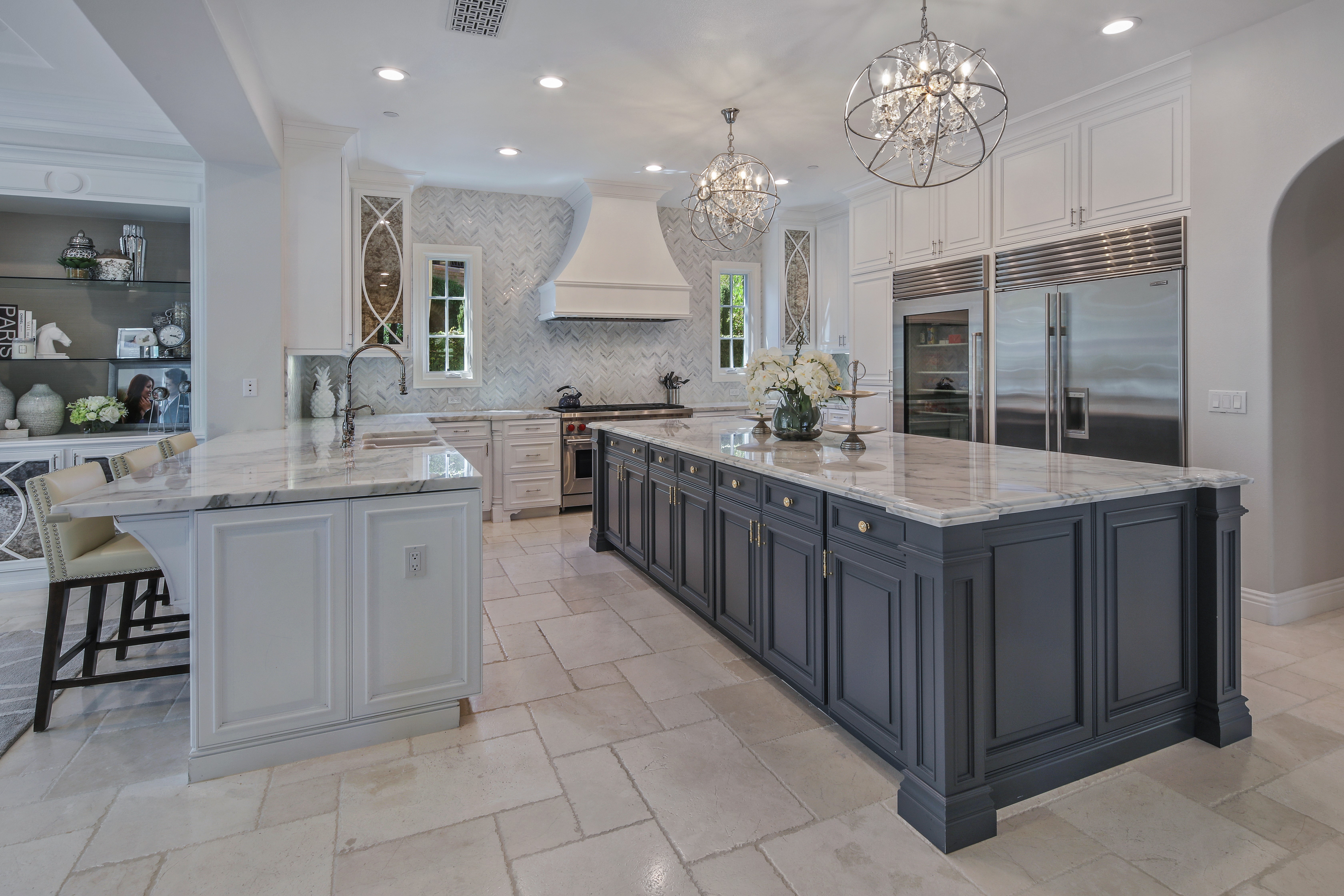 Luxury Kitchen Interior Design with Island and Chandeliers HD Wallpaper