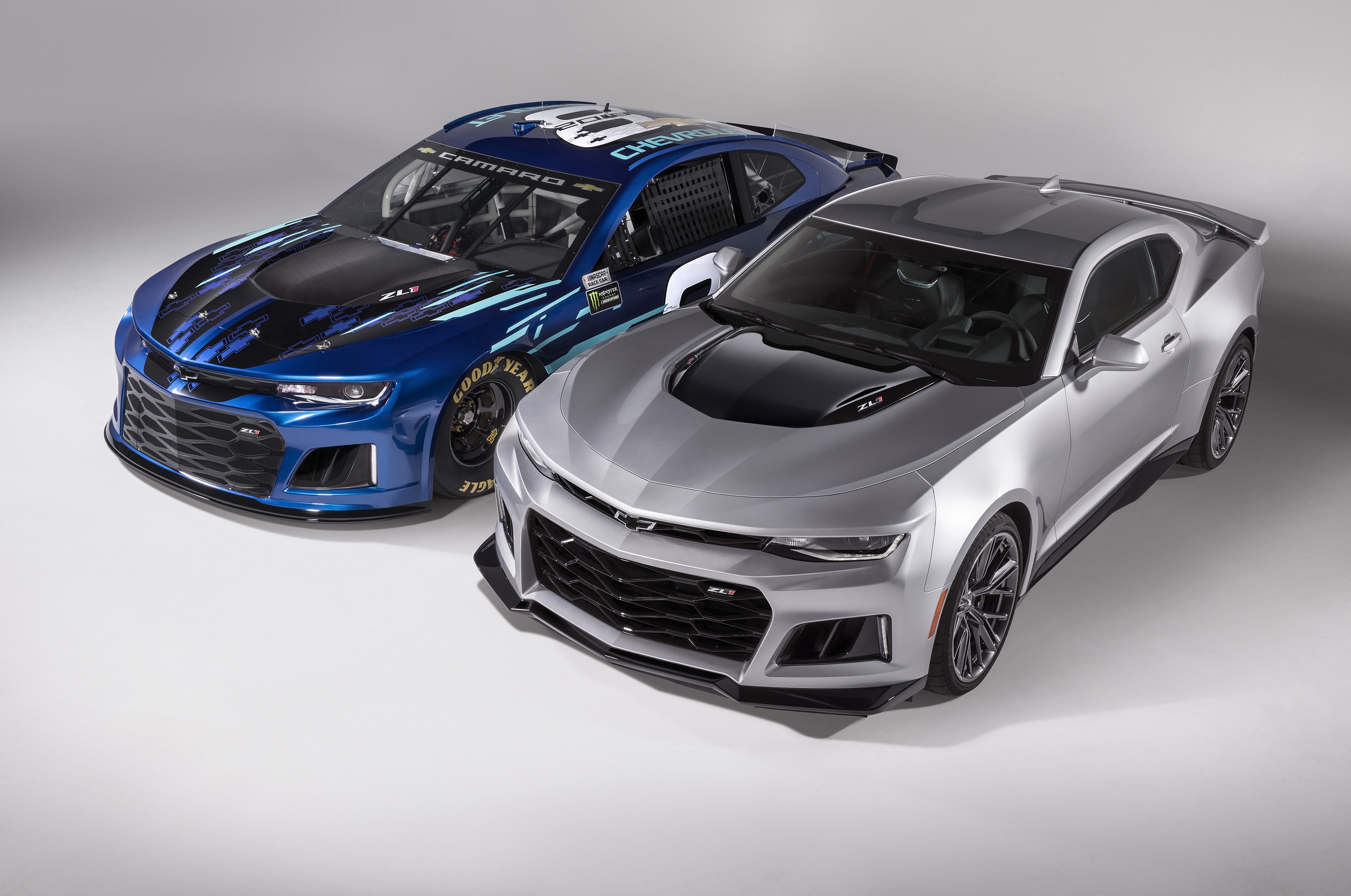 Two Chevrolet Camaro ZL1 cars HD Wallpaper