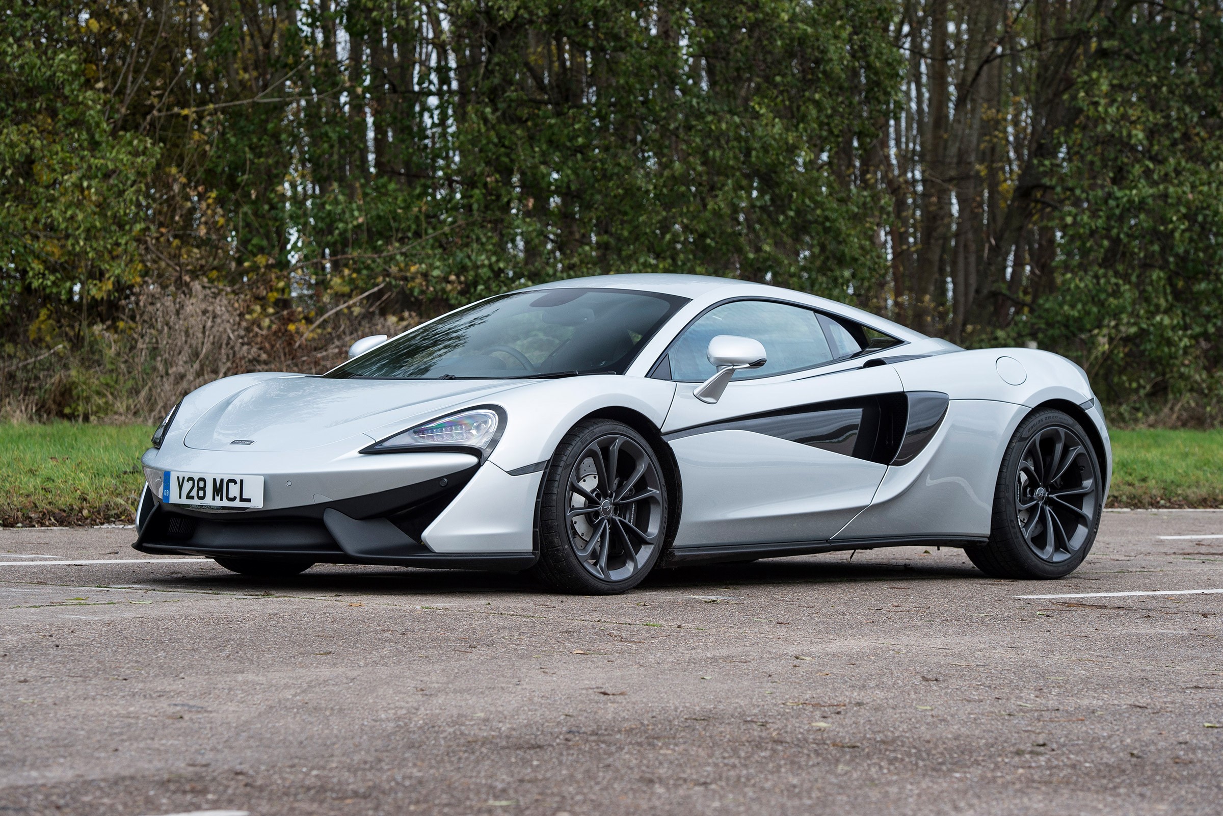 Silver McLaren 540C Coupe with license plate Y28 MCL HD Wallpaper