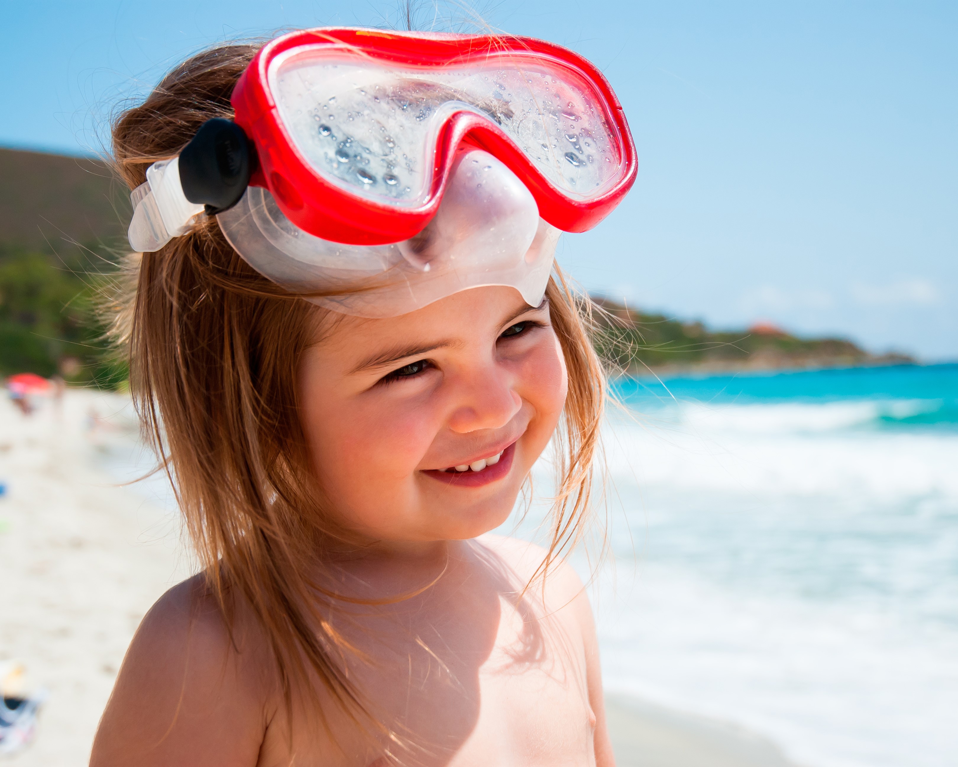 Young girl wearing red snorkeling mask on beach HD Wallpaper