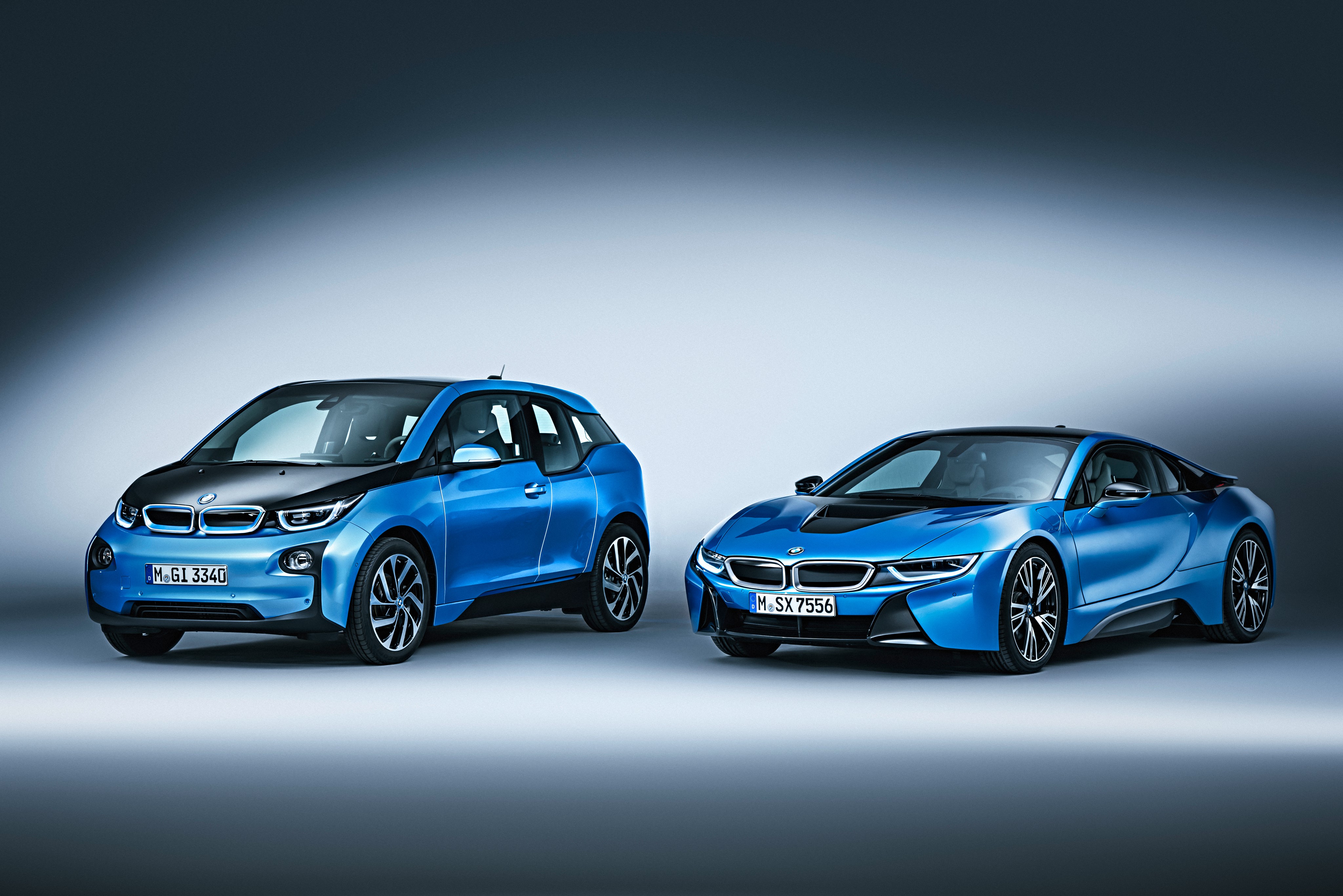 Two blue BMW electric cars HD Wallpaper