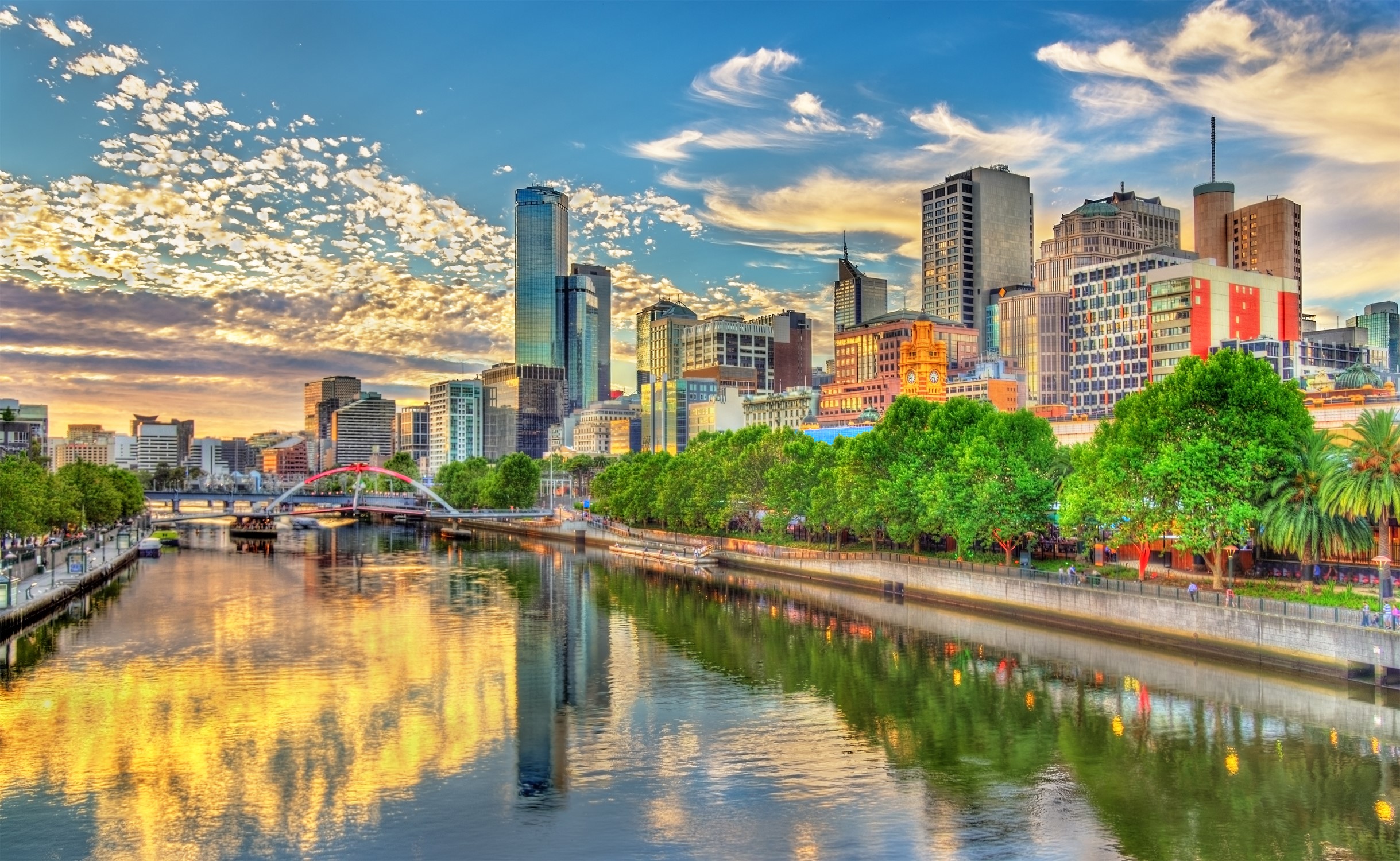 Melbourne skyline and Yarra River at sunset HD Wallpaper
