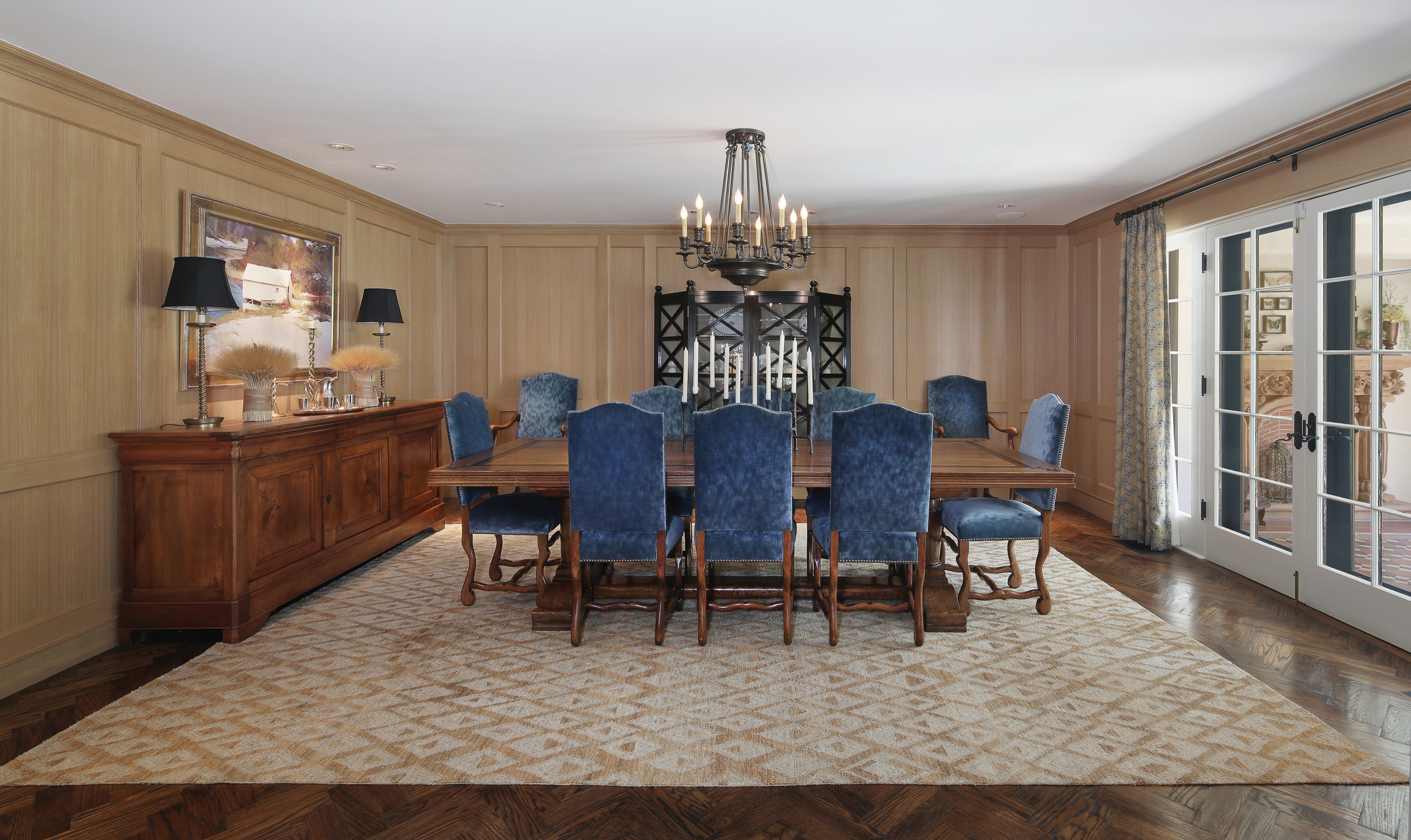 Dining Room with Chandelier, Table, and Chairs HD Wallpaper