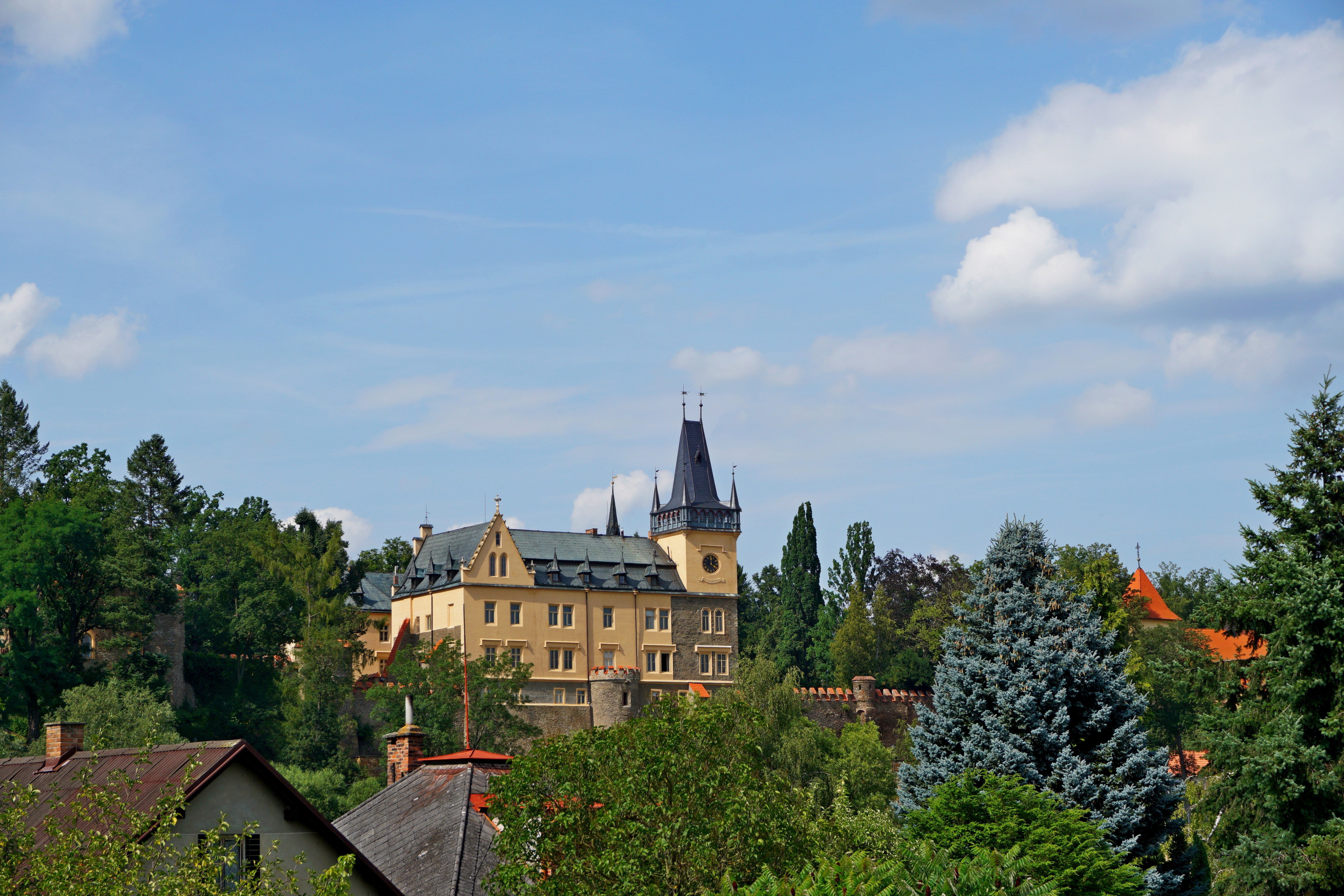 Castle Zruc nad Sazavou, Czech Republic HD Wallpaper