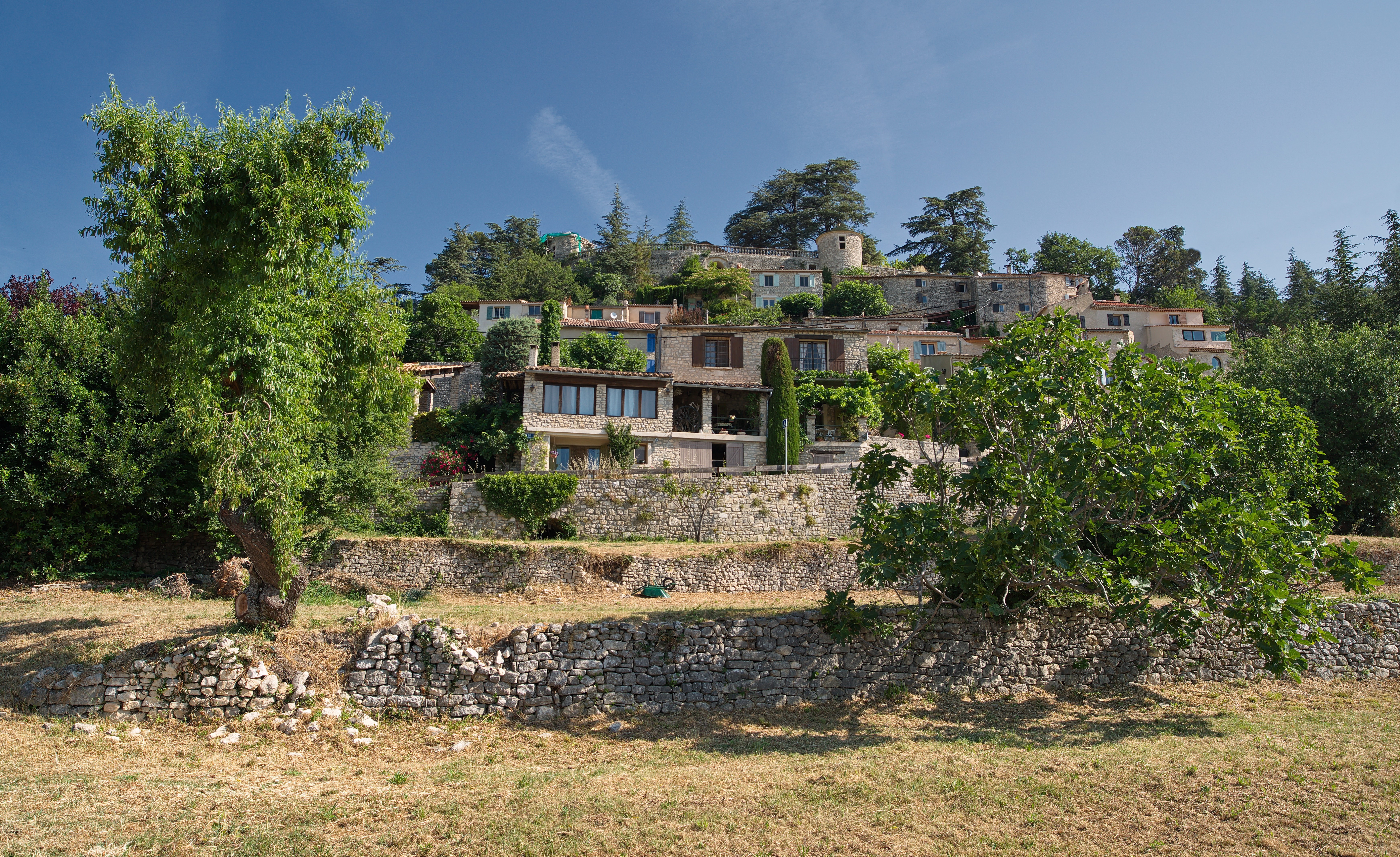 Houses in Lincel, France HD Wallpaper