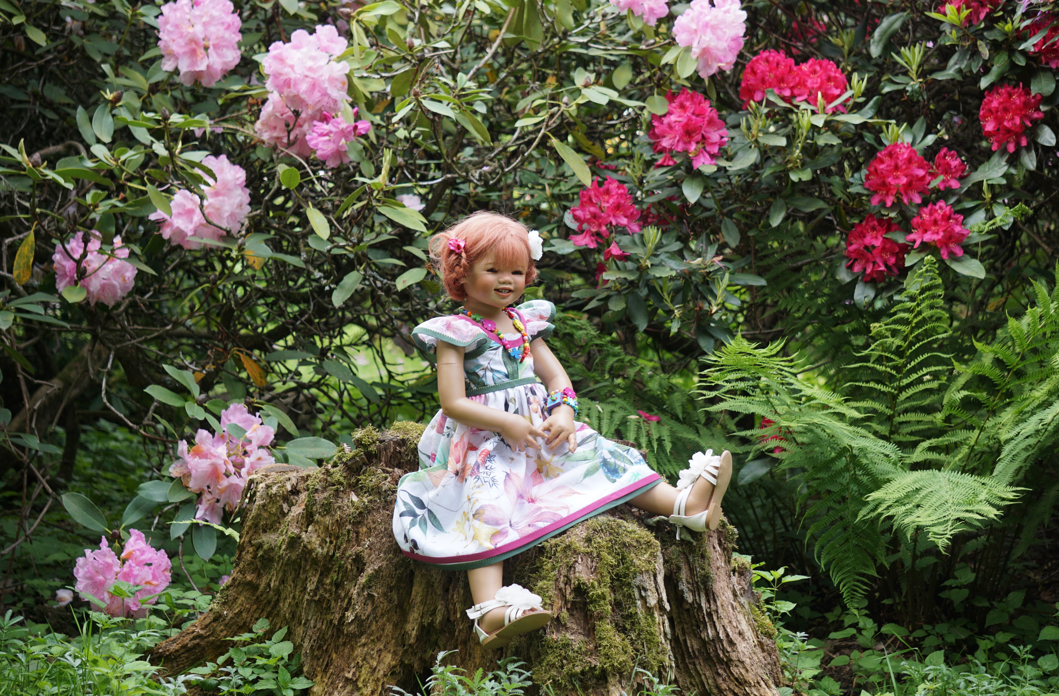 Doll on a tree stump in Grugapark Essen HD Wallpaper