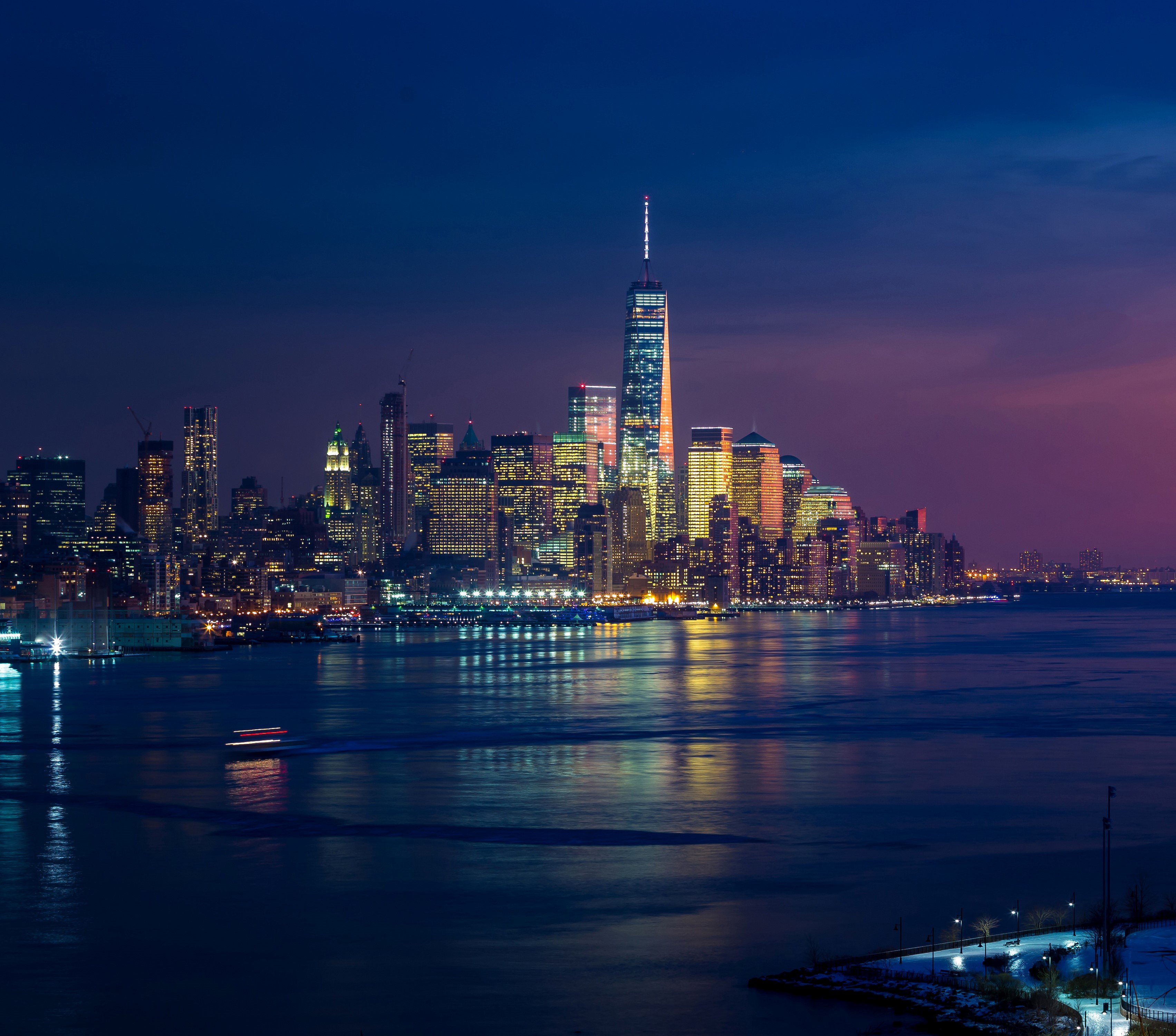 New York City skyline at dusk with One World Trade Center HD Wallpaper