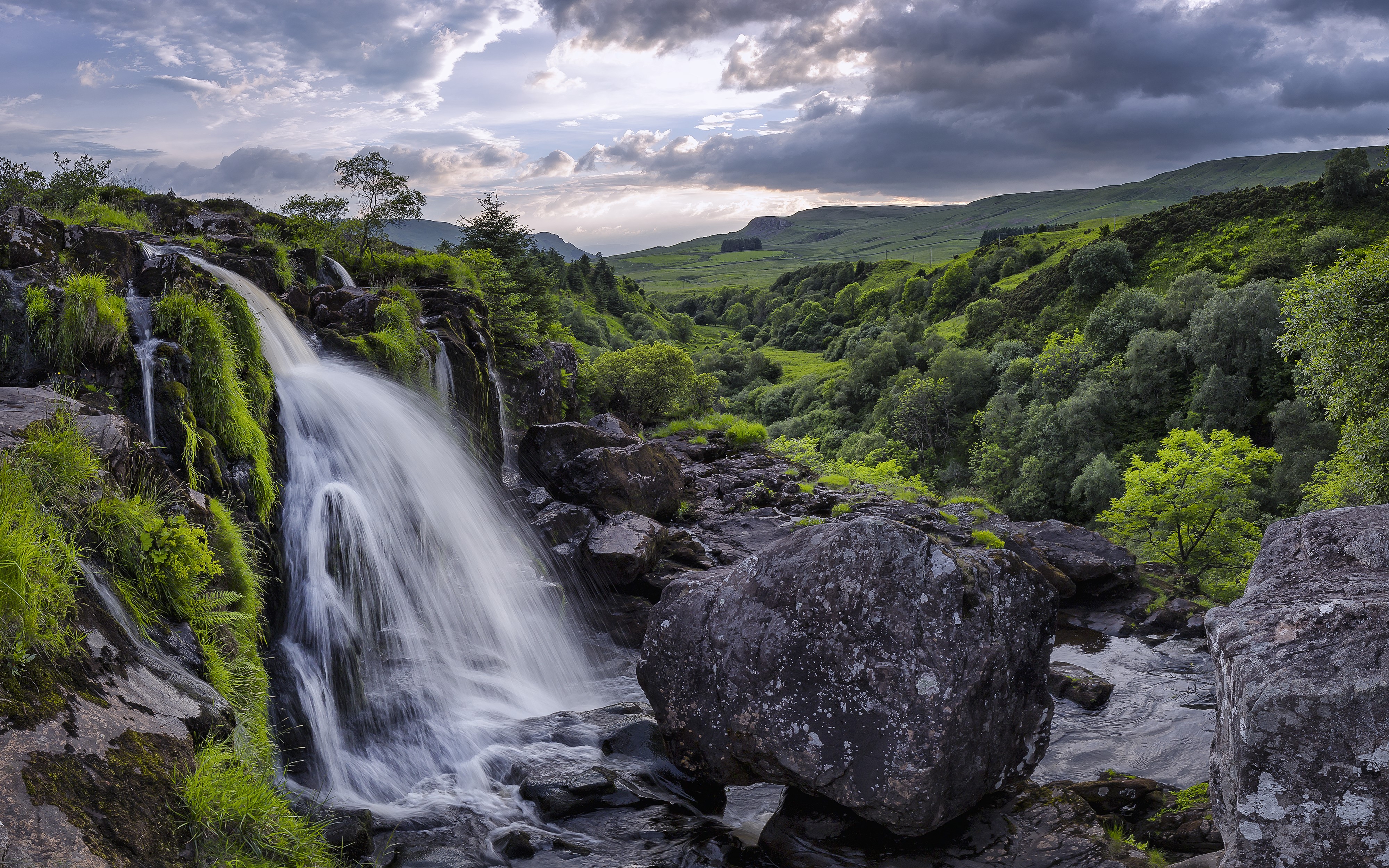 Waterfall in Stirlingshire, Scotland HD Wallpaper