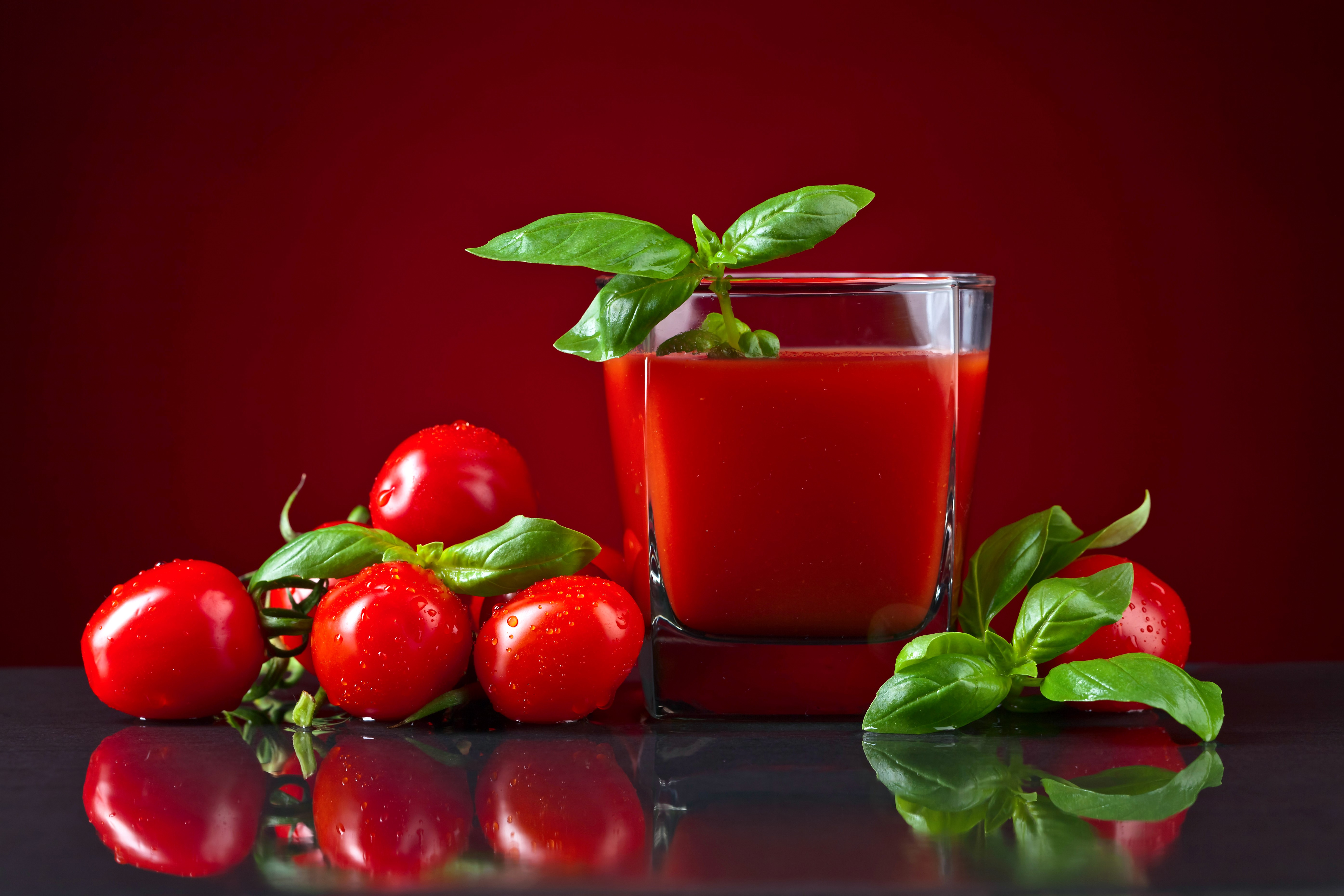 Tomatoes and Juice in a Highball Glass HD Wallpaper
