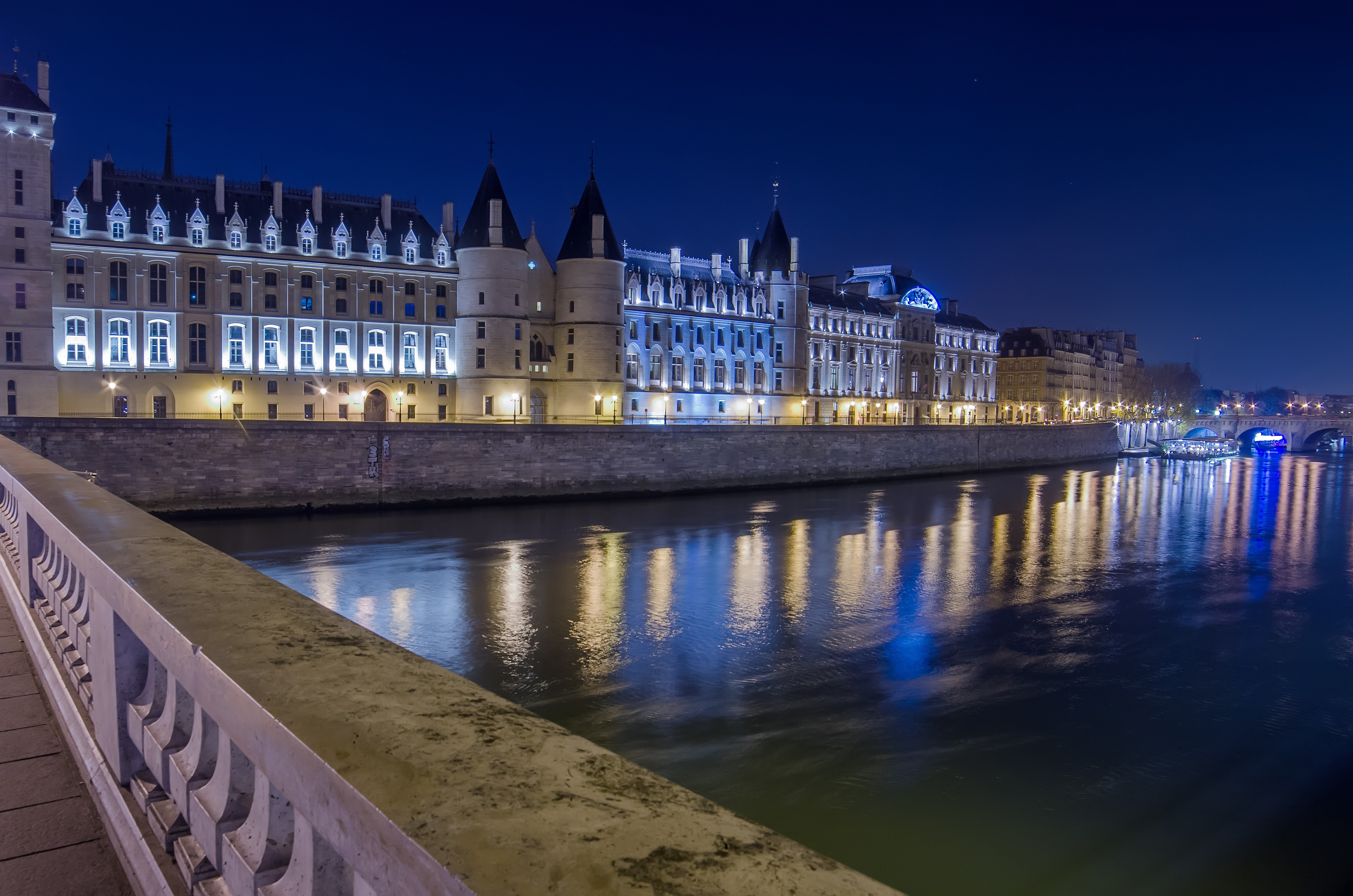Palace on the Seine River at Night in Paris HD Wallpaper