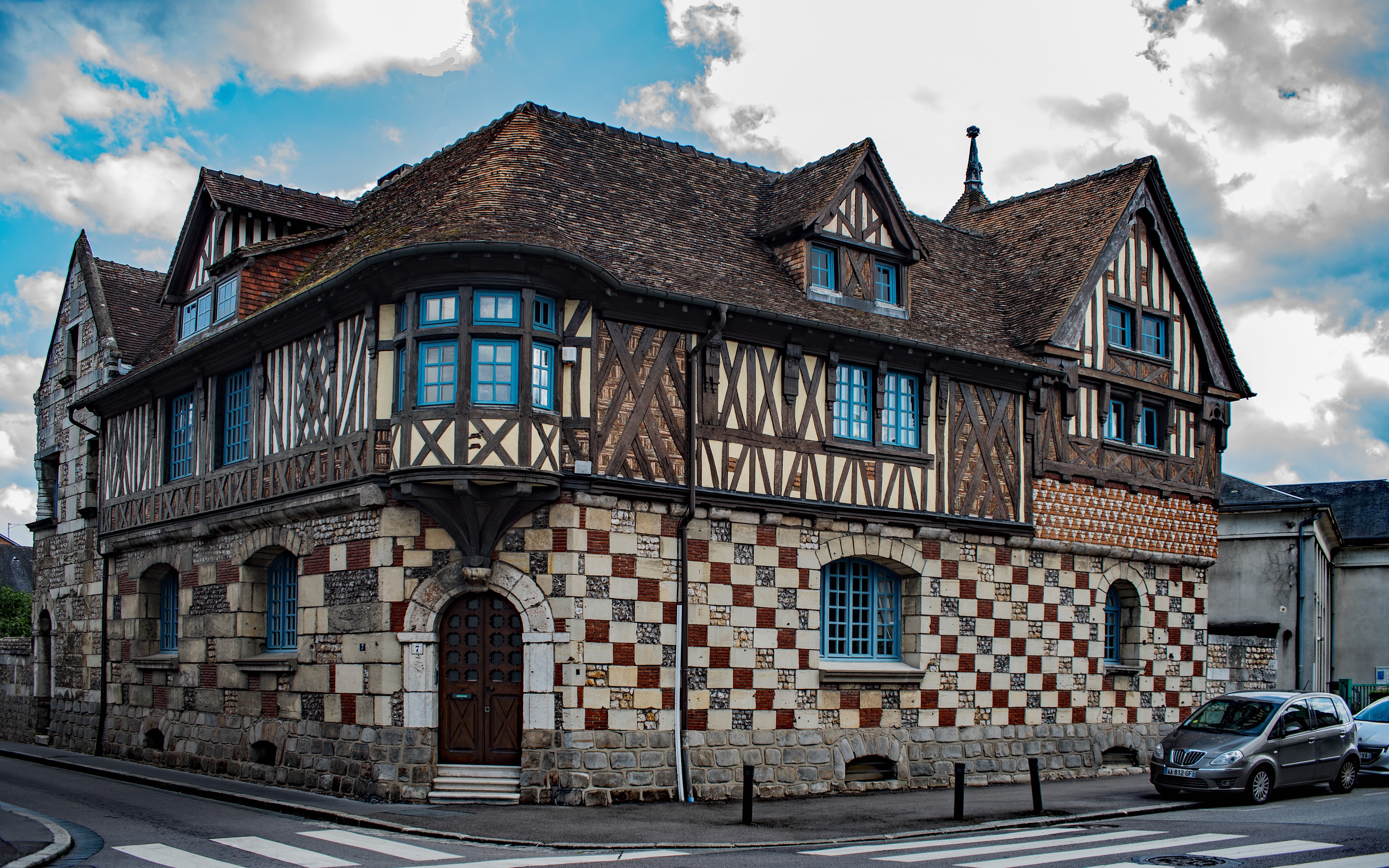 Half-timbered house with checkered facade in Pont-Audemer, Normandy, France HD Wallpaper