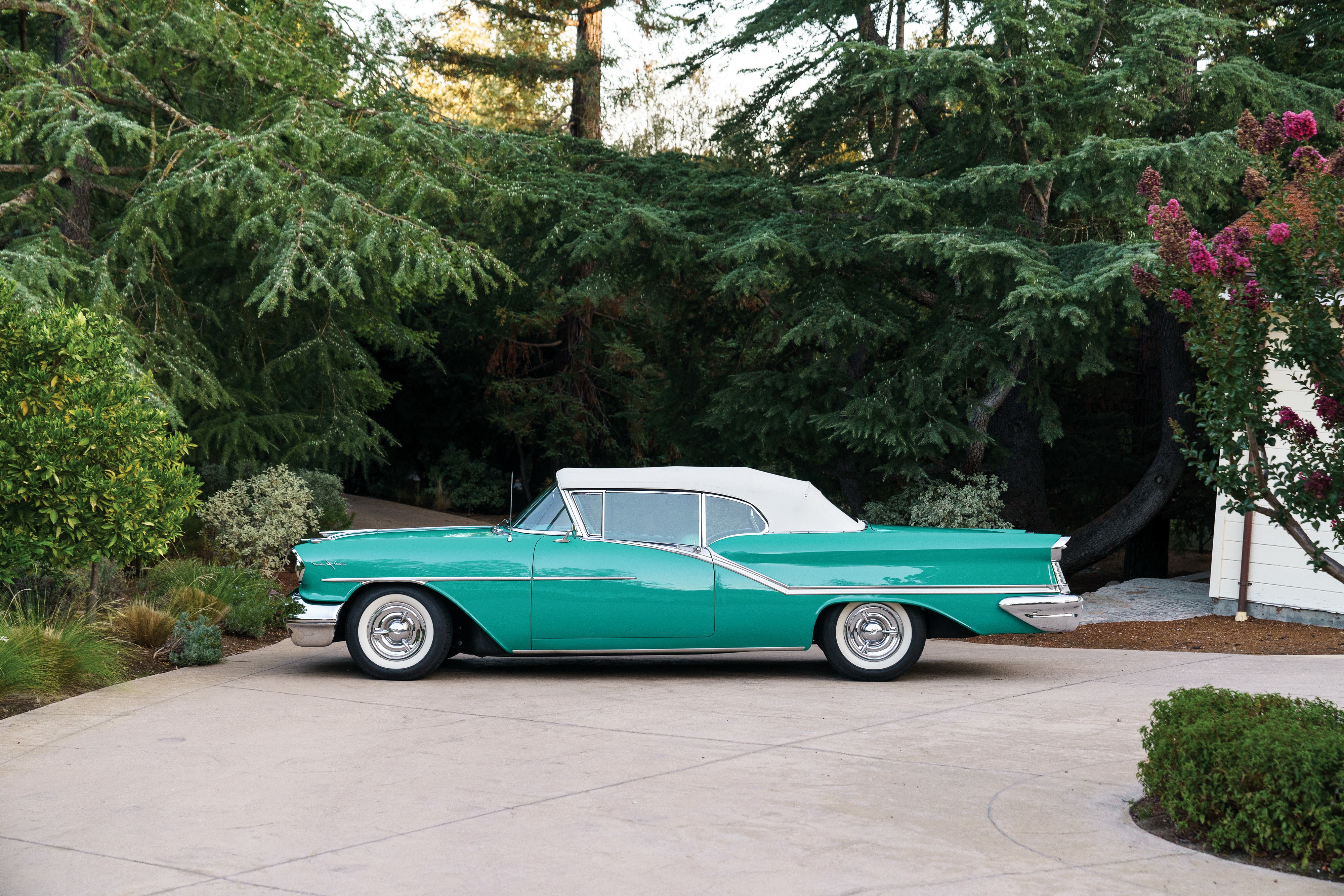 1957 Oldsmobile Starfire 98 Convertible HD Wallpaper