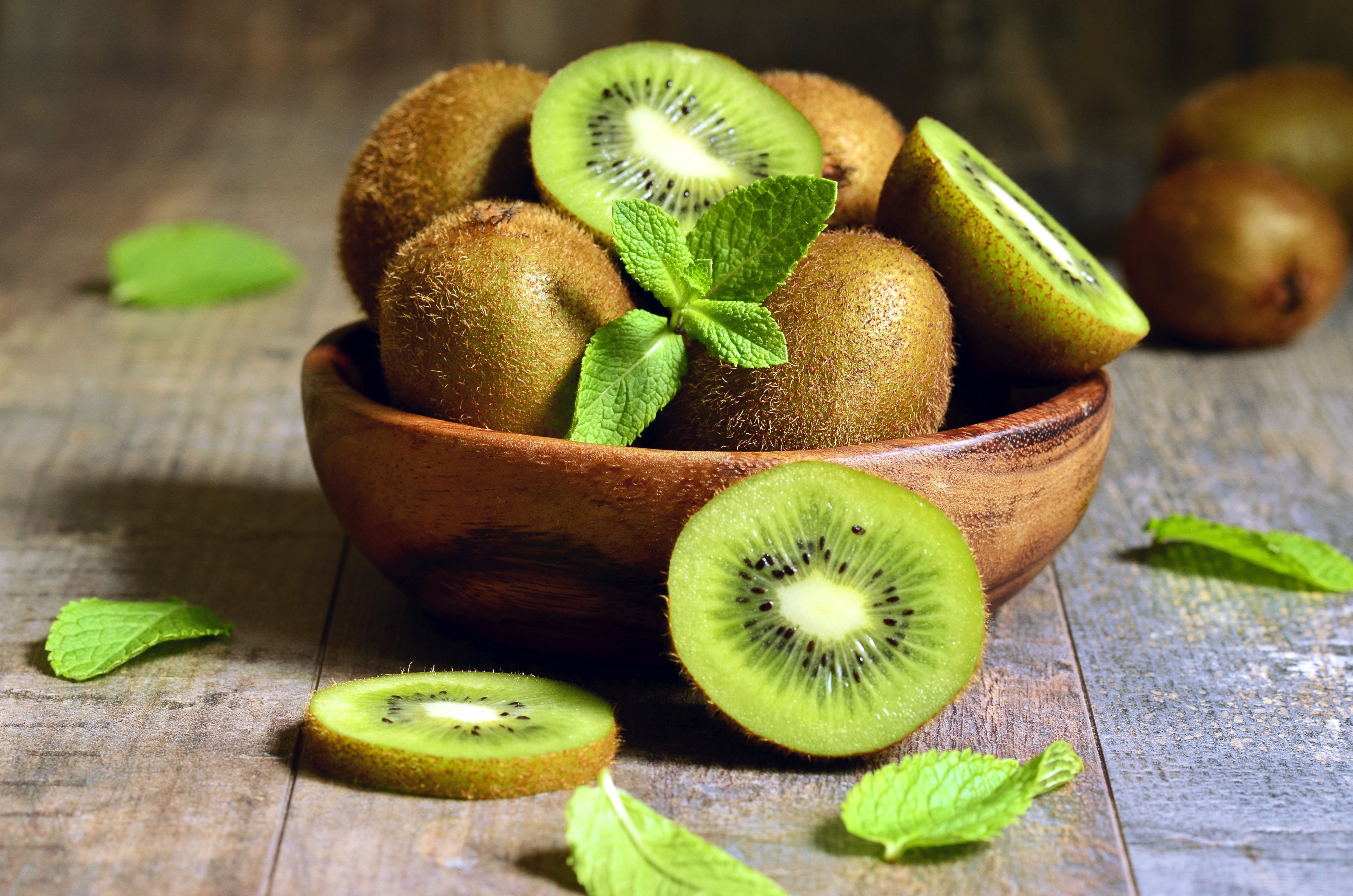 4K Kiwi Fruit in Wooden Bowl HD Wallpaper