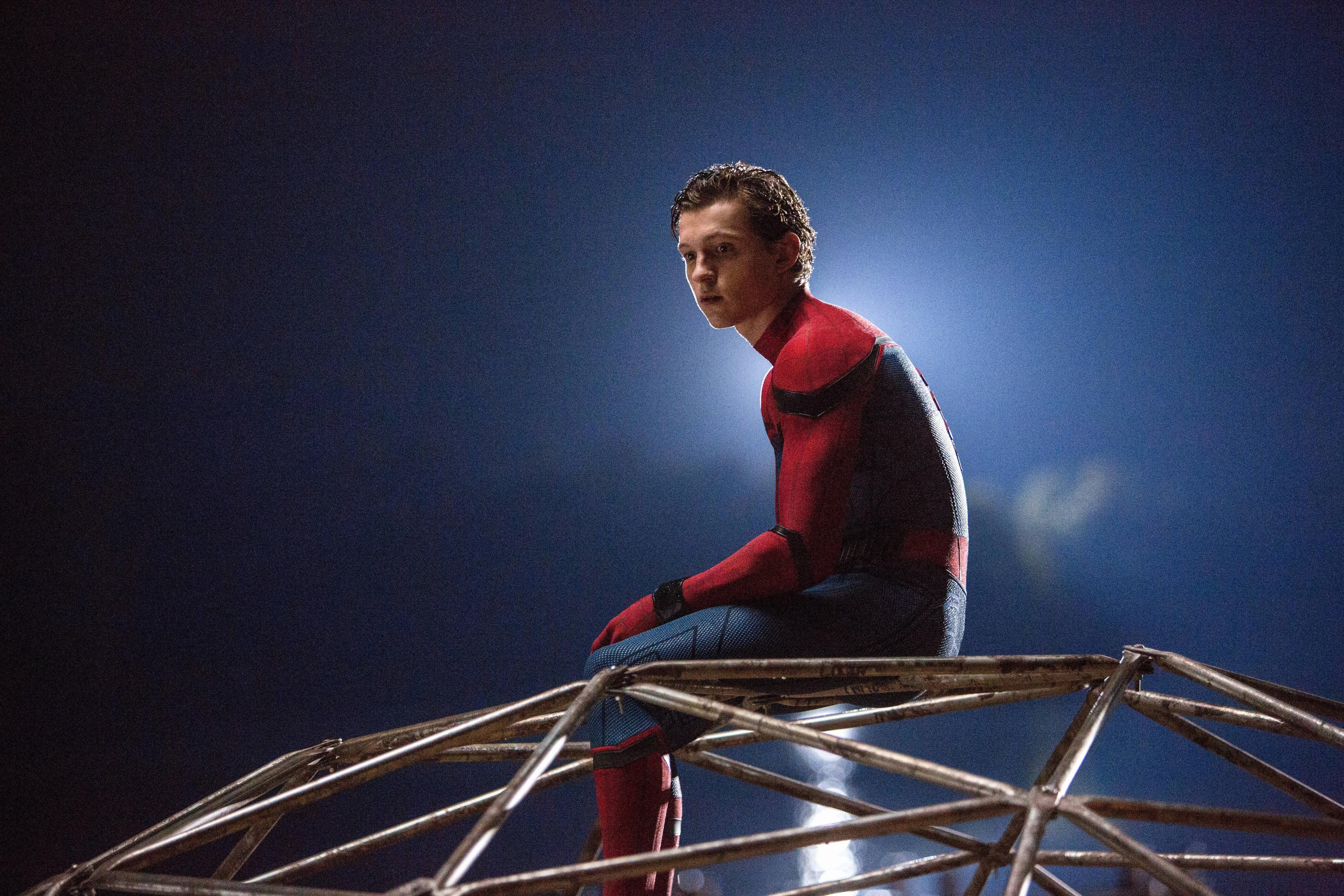 Spider-Man (Tom Holland) from Spider-Man: Homecoming sitting HD Wallpaper