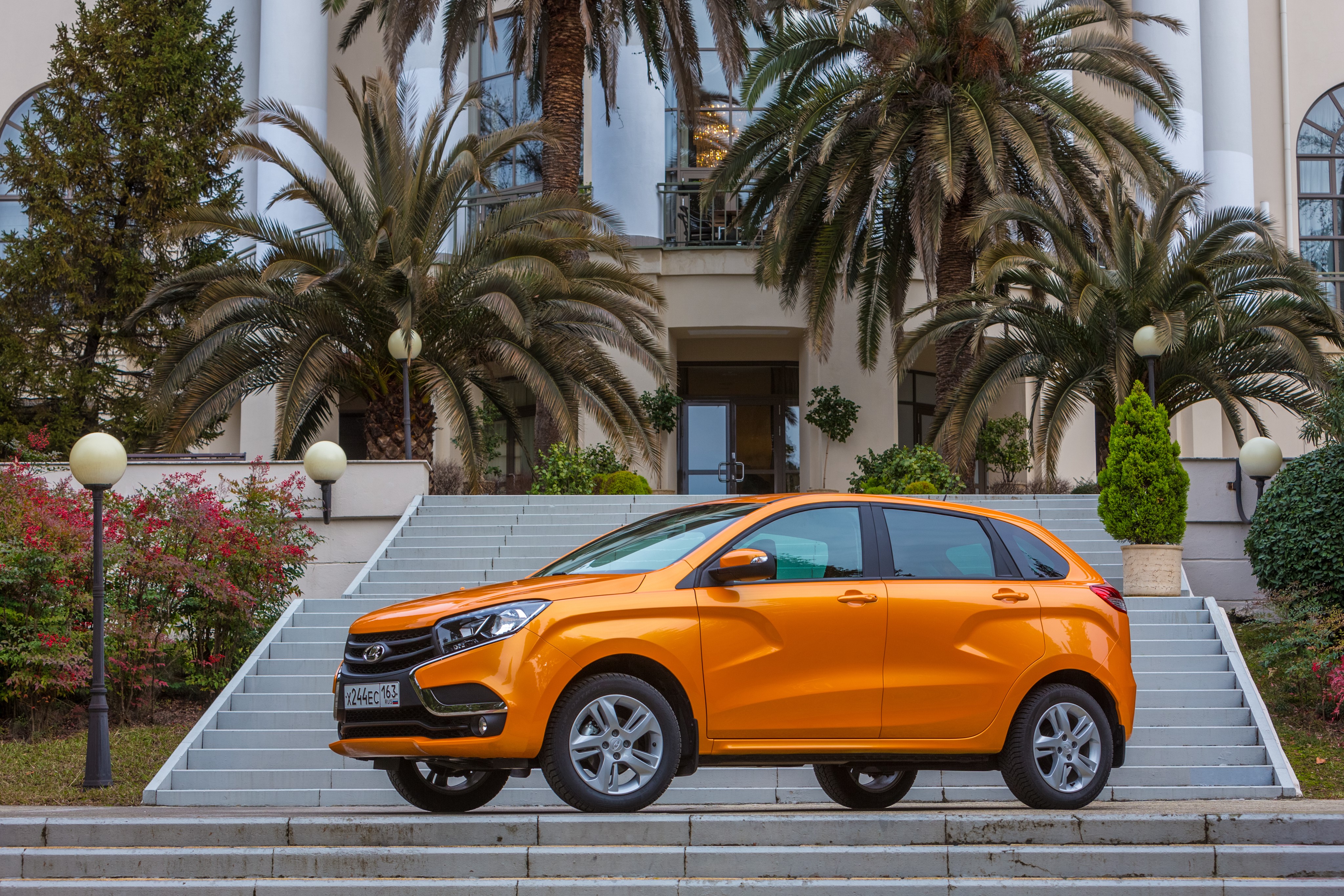 4K Orange Lada XRAY 2015-16 Metallic HD Wallpaper