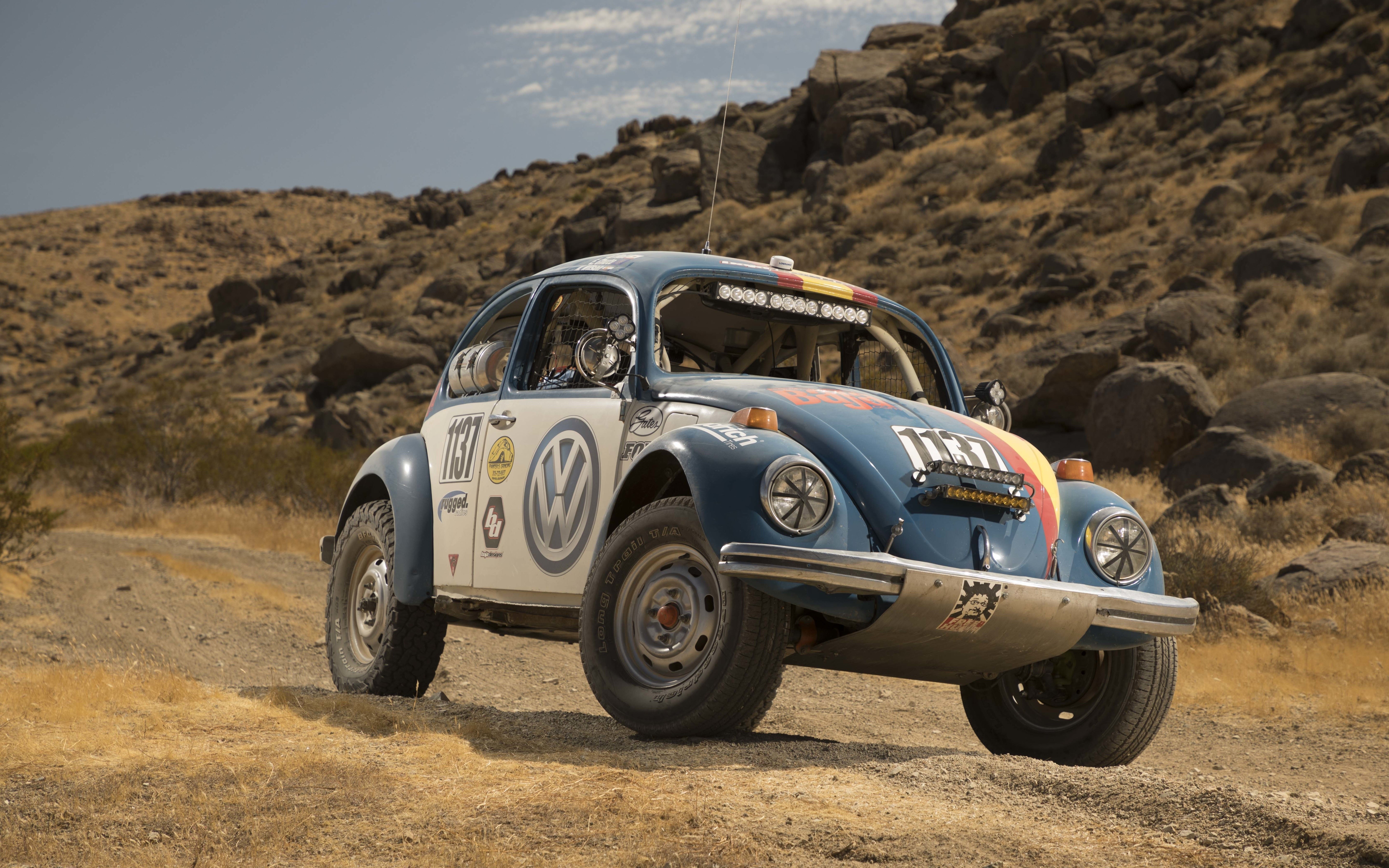 Baja 1000 Volkswagen Beetle in a desert landscape HD Wallpaper