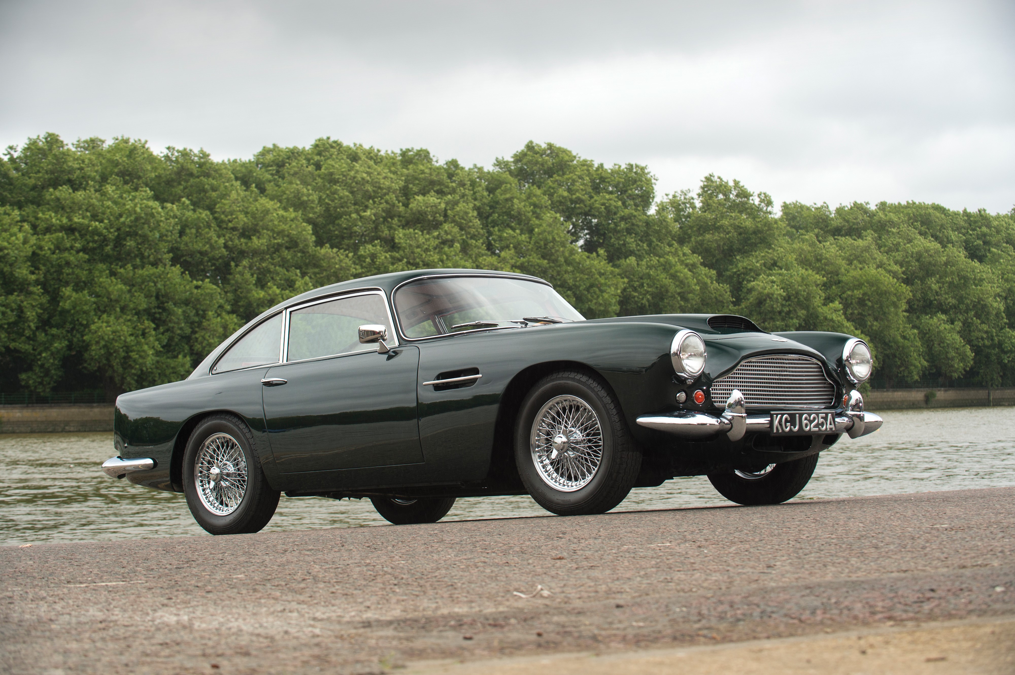 Aston Martin DB4 Touring Series II HD Wallpaper
