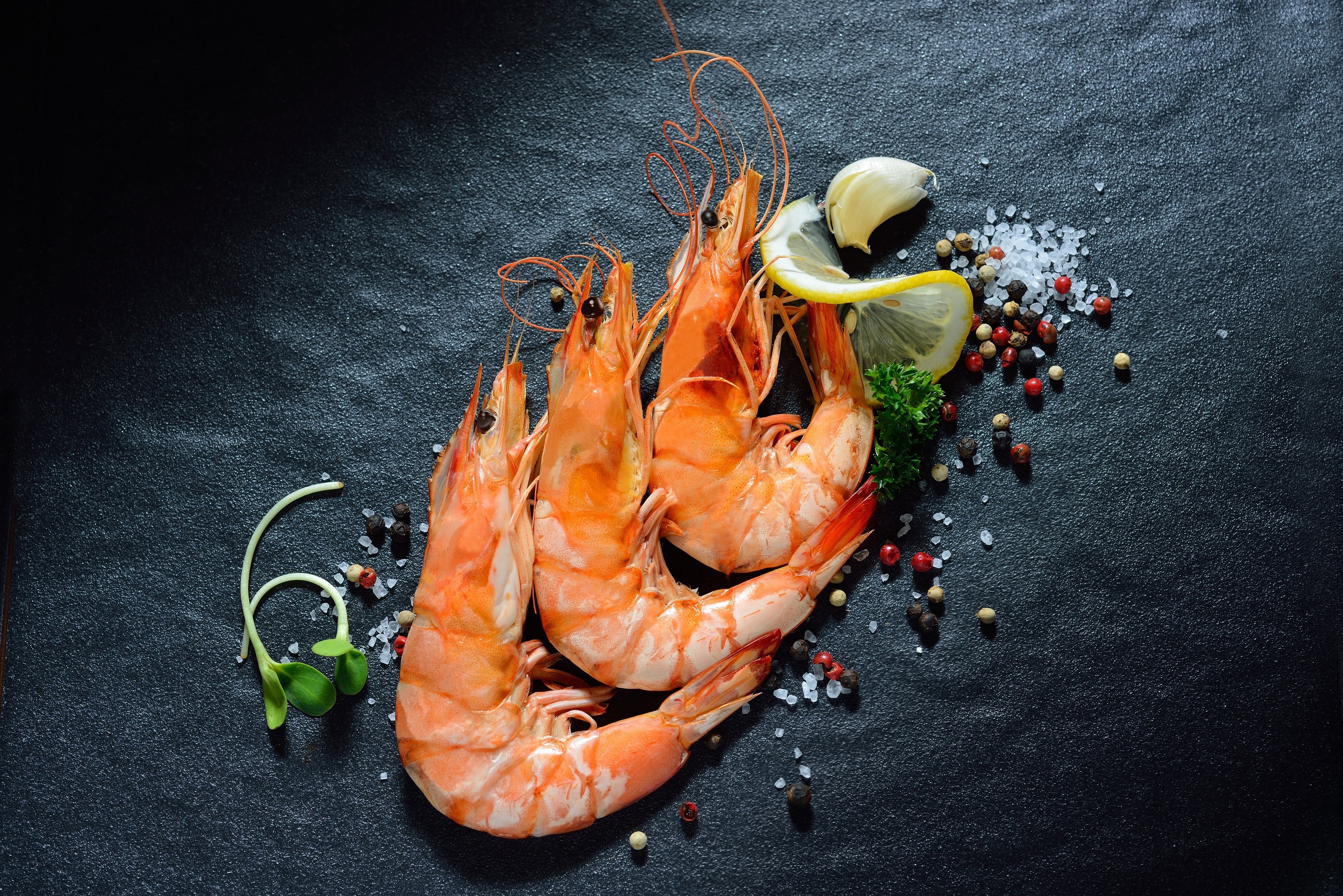 Three Shrimp with Lemon, Garlic, and Spices HD Wallpaper