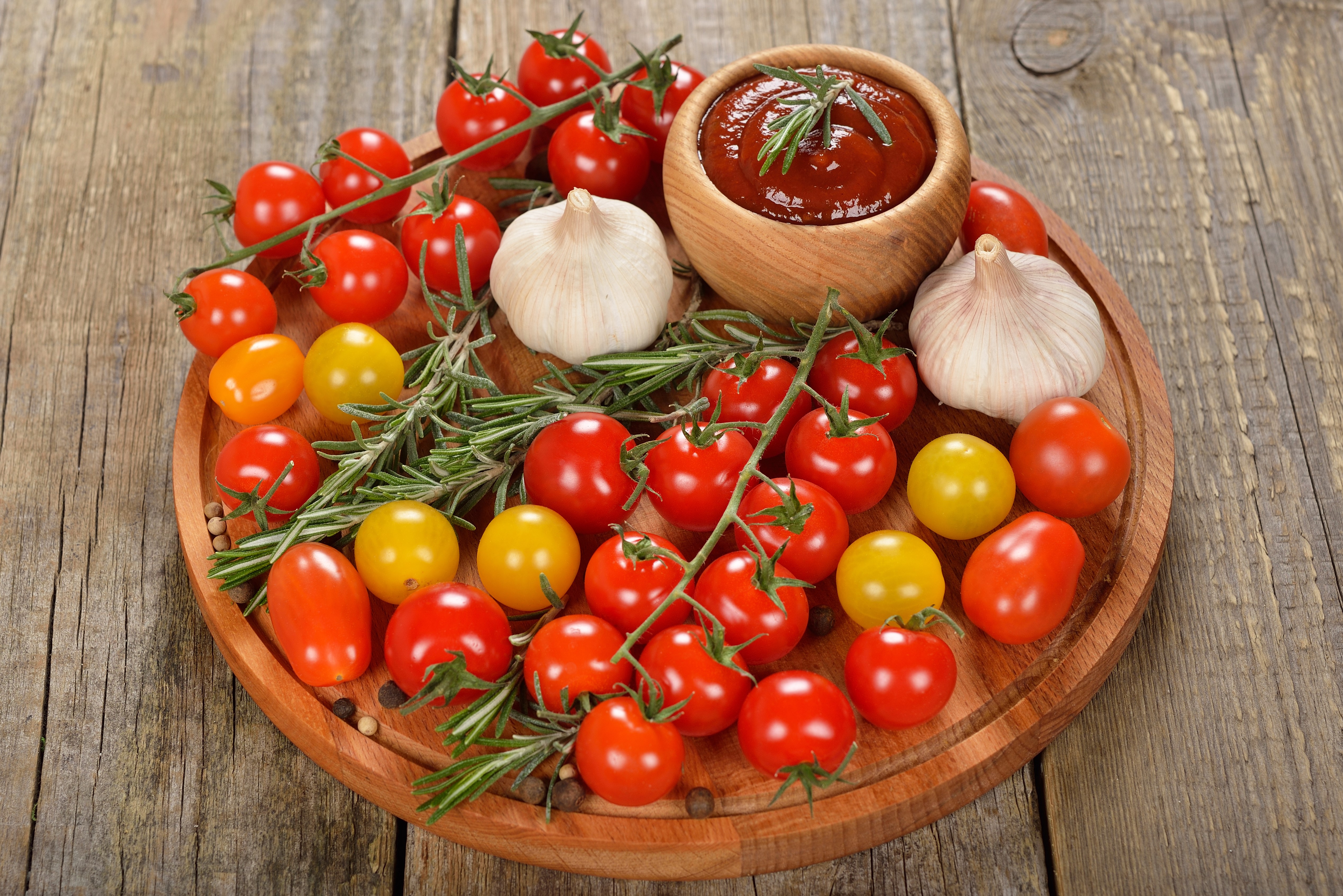 Tomatoes, Garlic, and Ketchup on a Cutting Board HD Wallpaper