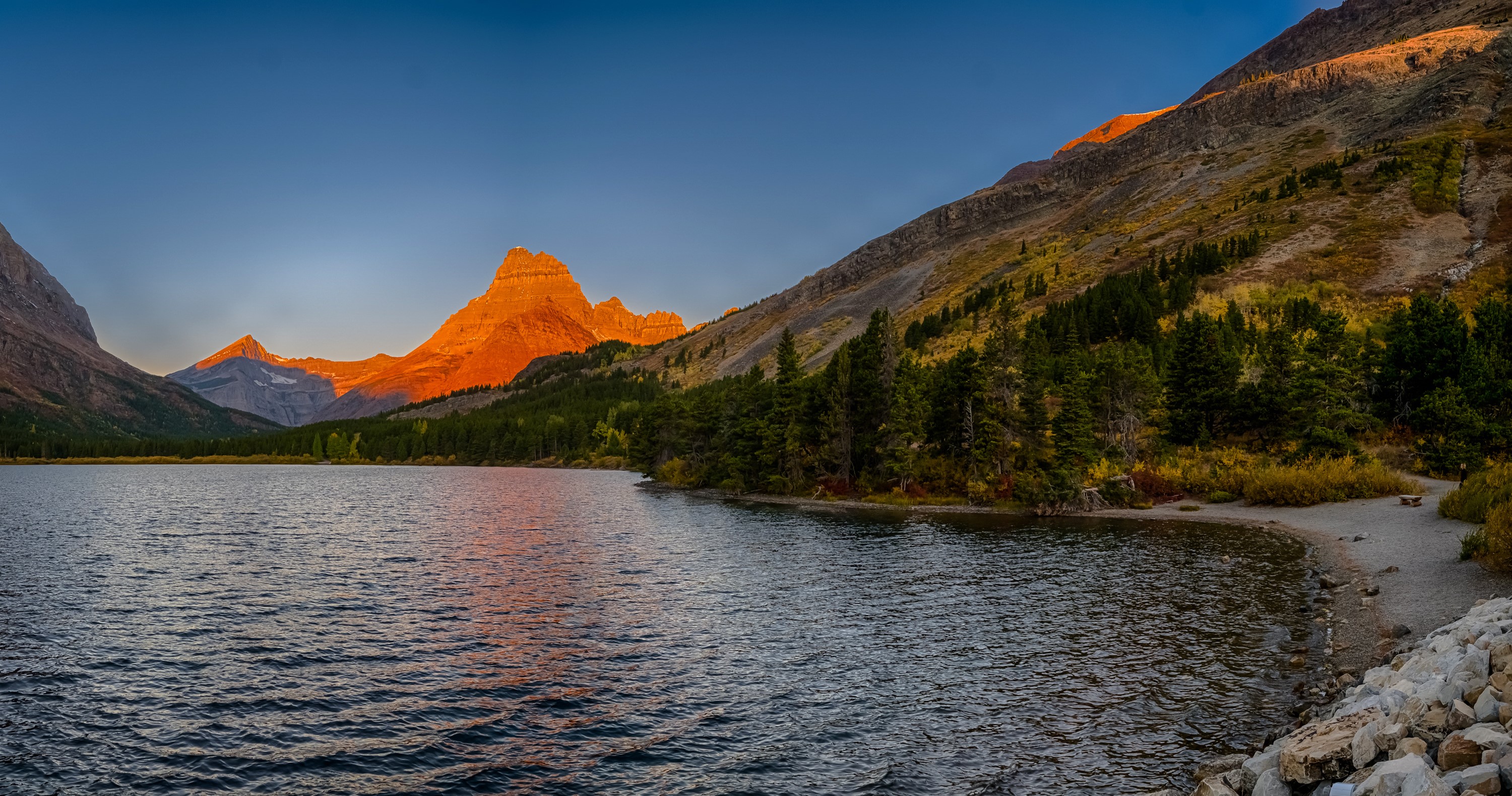 Swiftcurrent Lake and Mountains in Montana, USA HD Wallpaper
