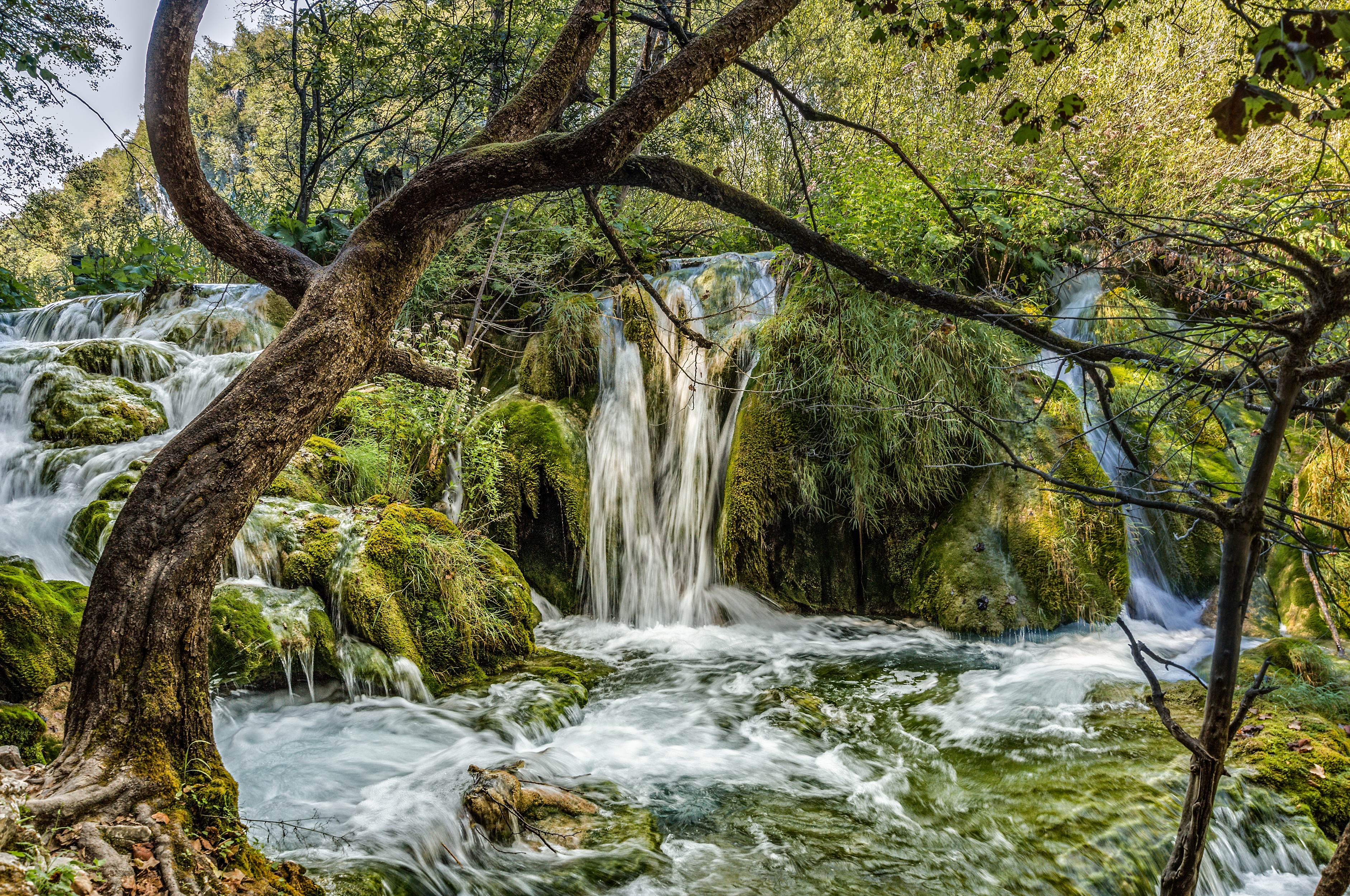Waterfalls in Plitvice Lakes National Park, Croatia HD Wallpaper