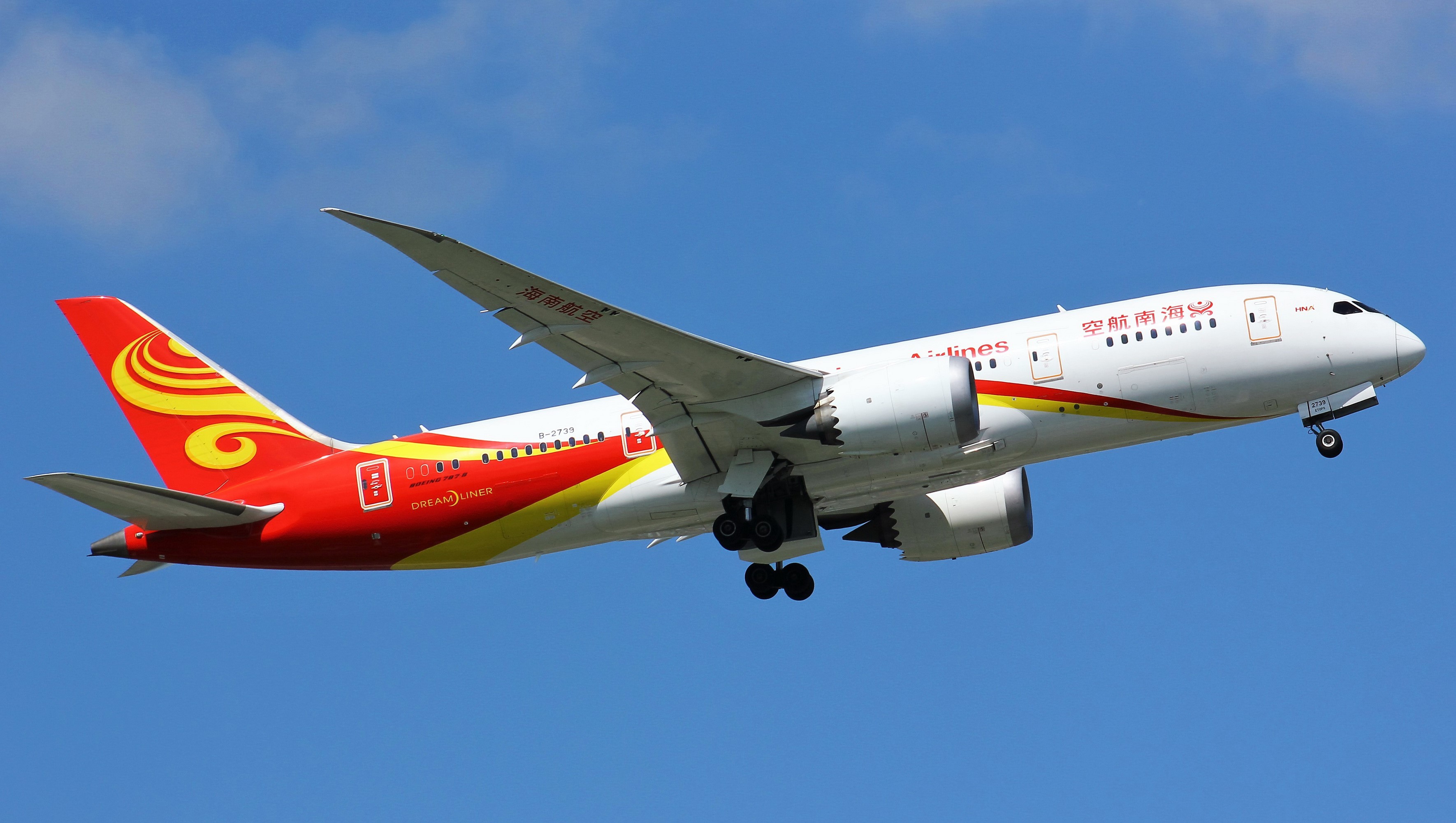 Hainan Airlines Boeing 787-8 Dreamliner taking off HD Wallpaper