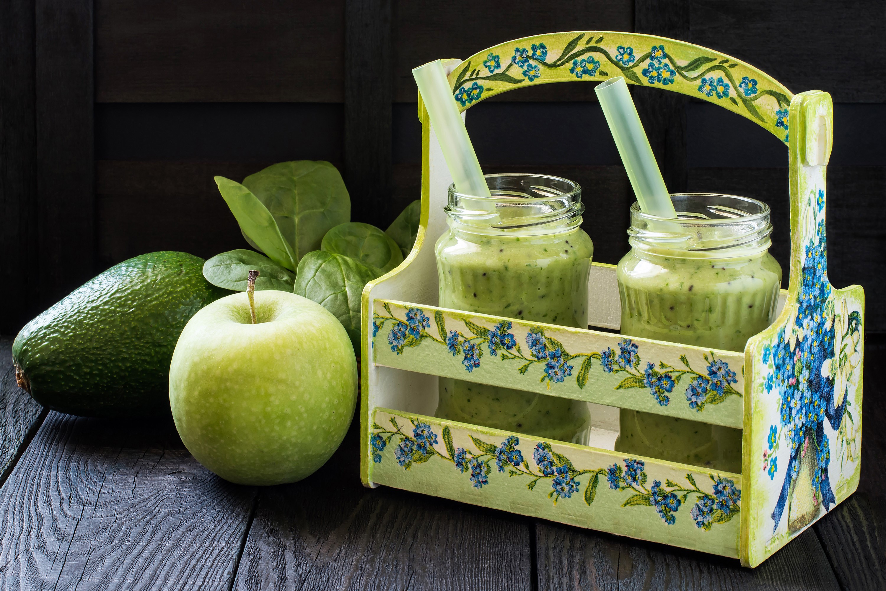 Green smoothies in jars with apple and avocado HD Wallpaper