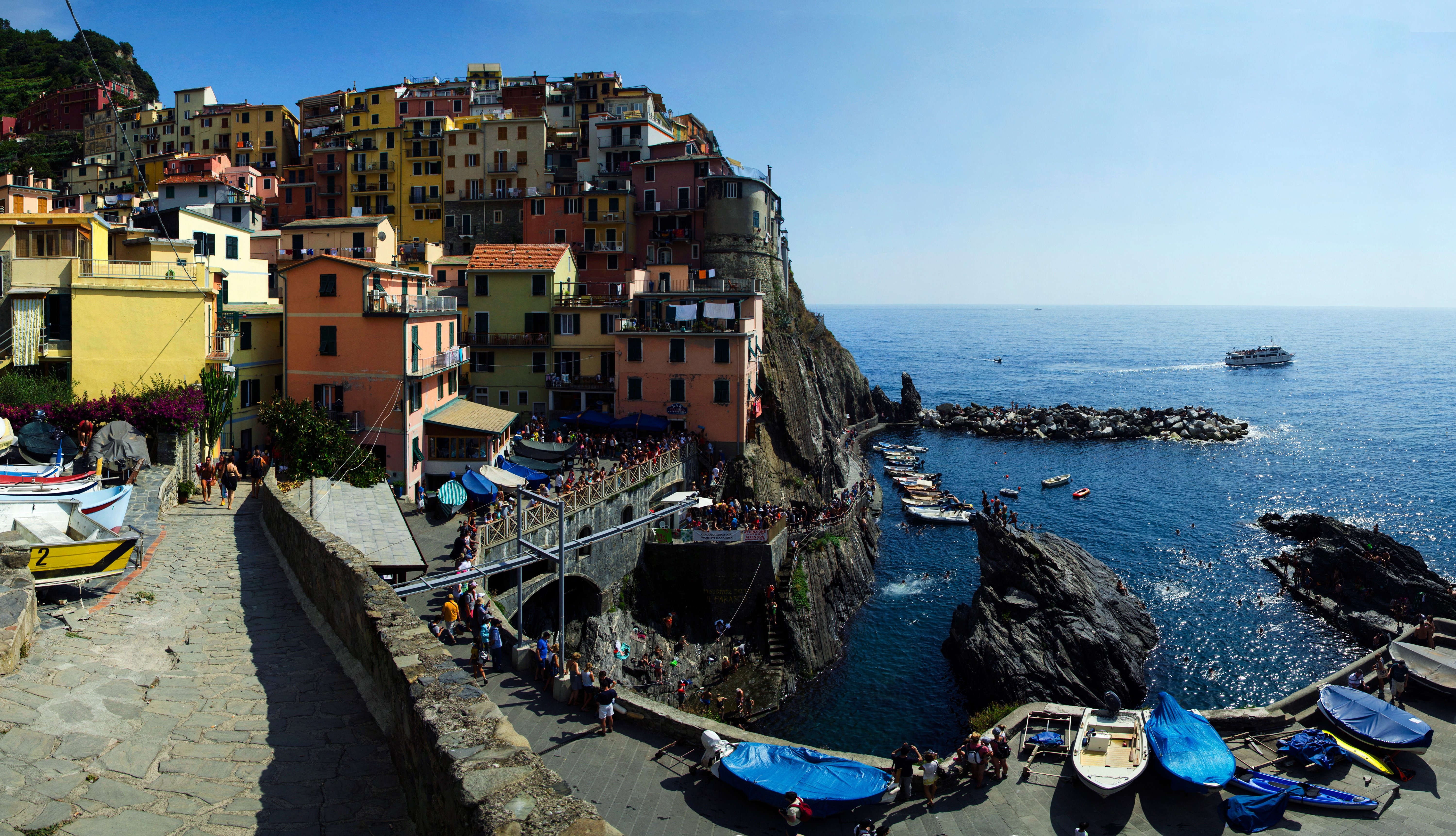 Manarola, Italy Coastline with Colorful Houses and Boats HD Wallpaper