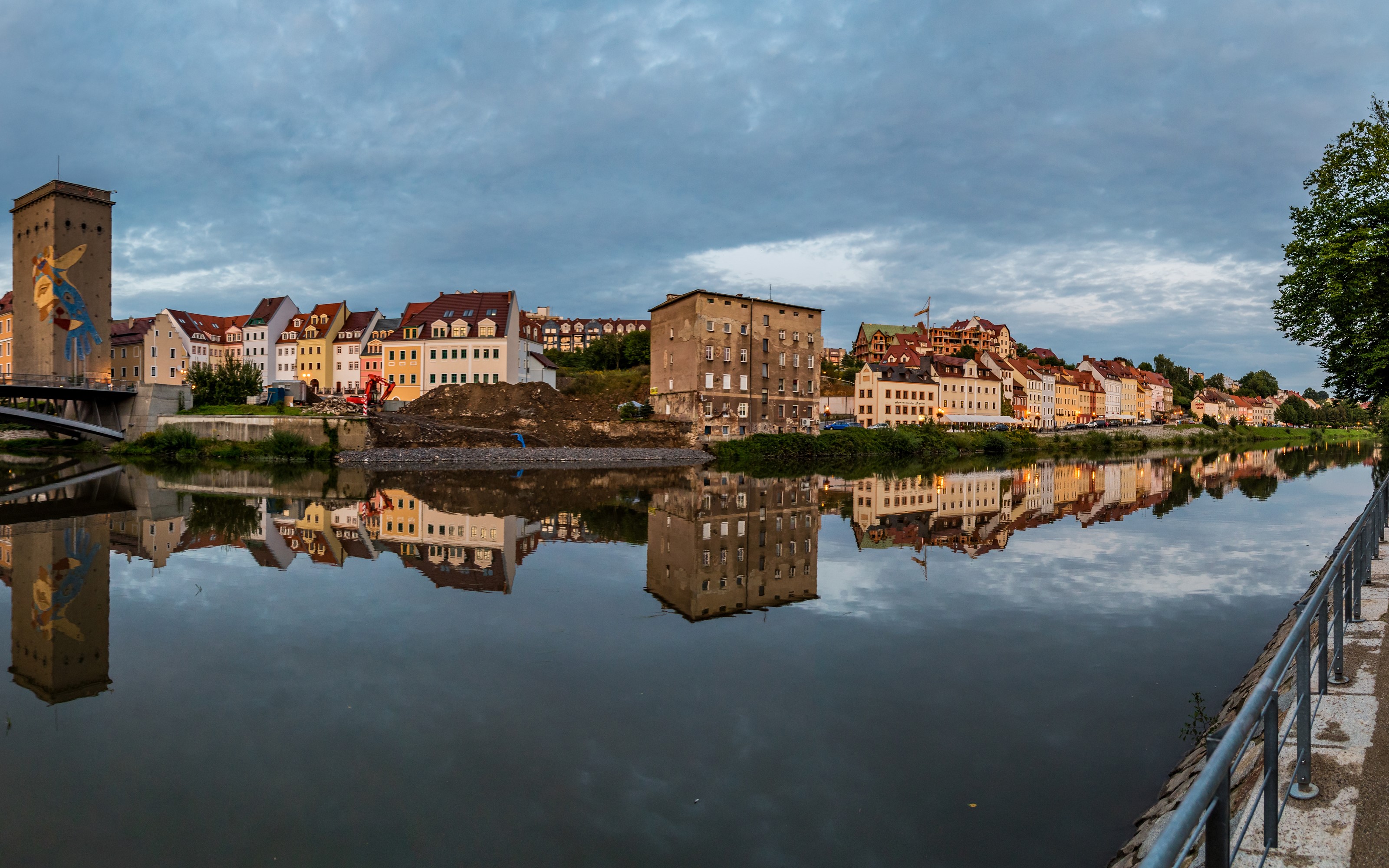 Goerlitz, Germany cityscape with river reflection HD Wallpaper