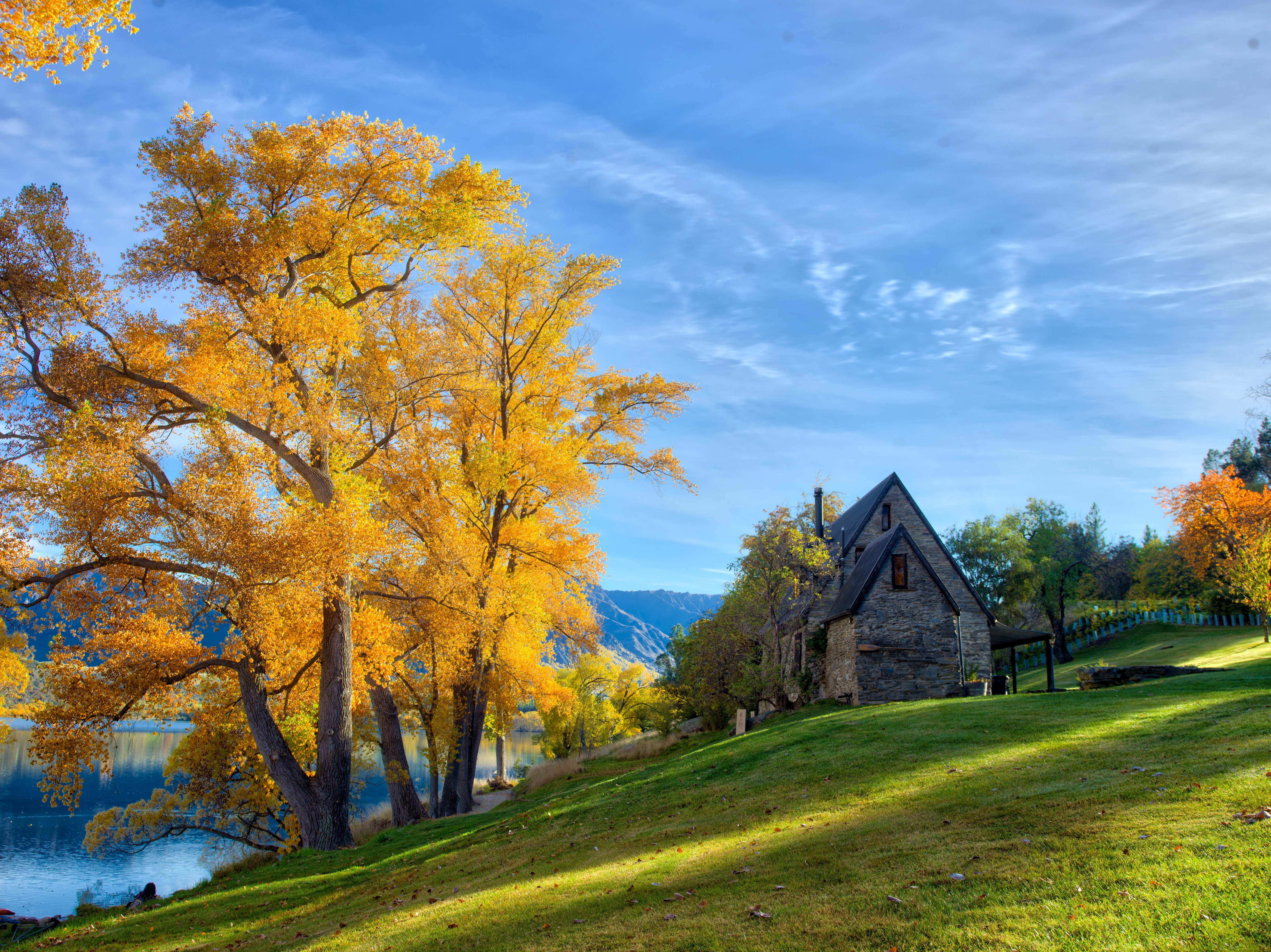 4K Autumn Scene with House by Lake in Queenstown HD Wallpaper