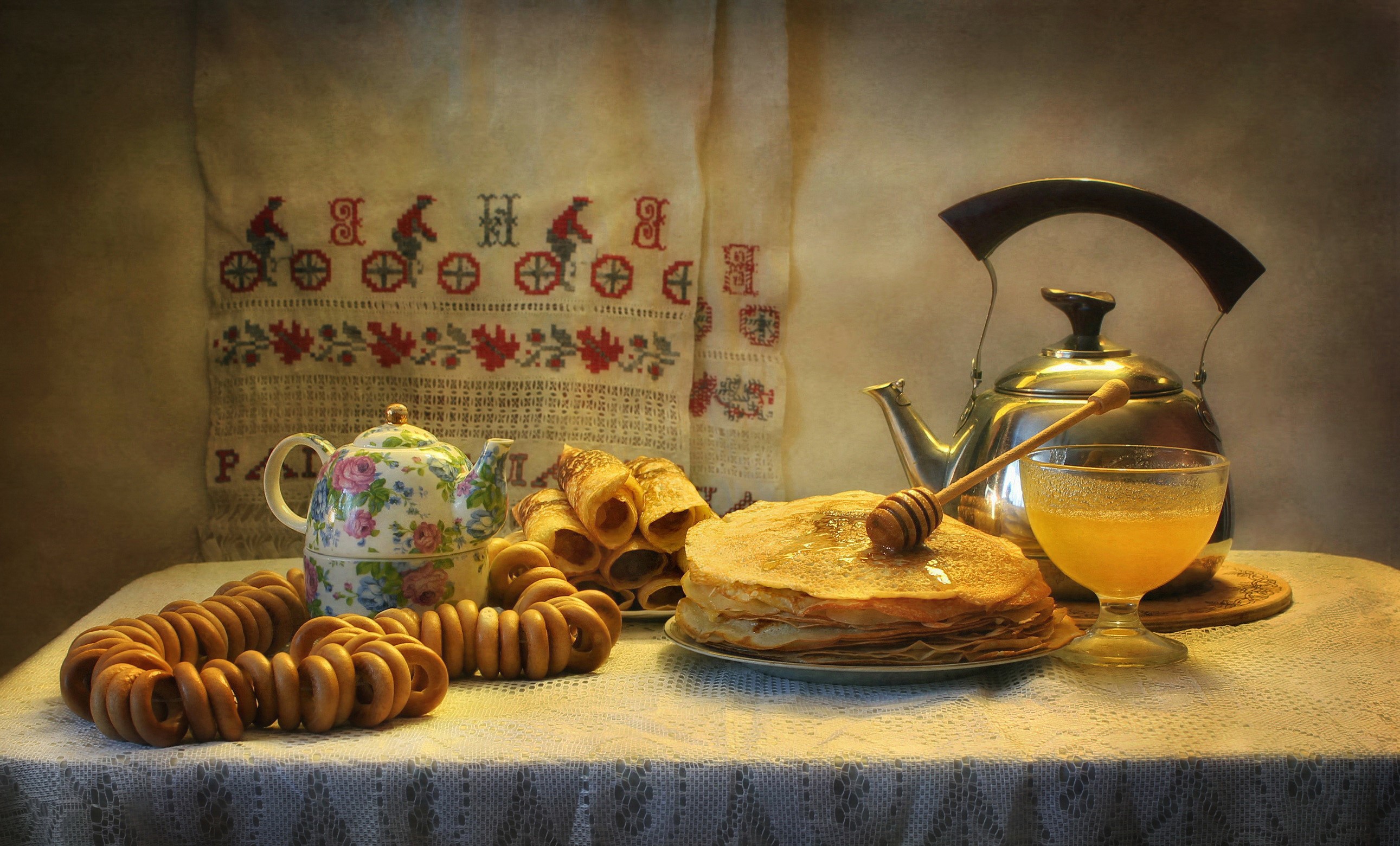 Still-life with kettle, pancakes, and honey HD Wallpaper