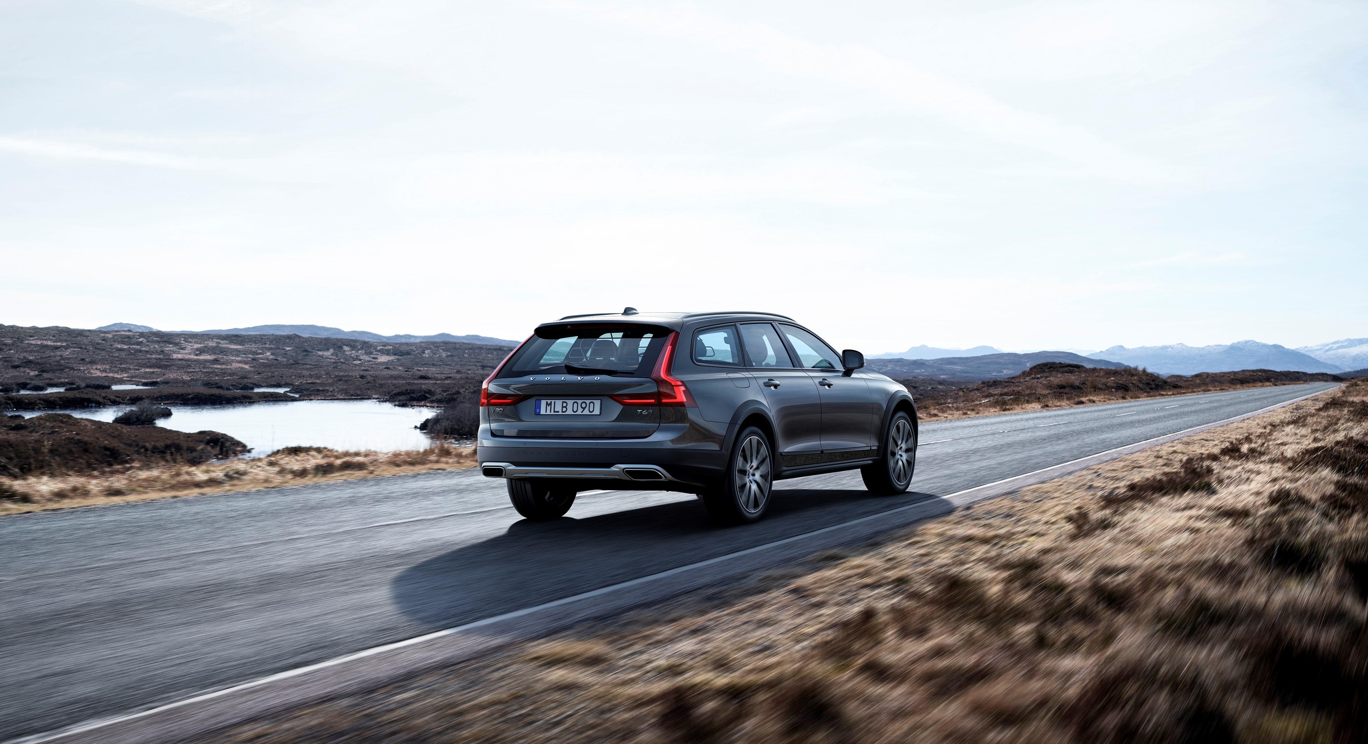 2017 Volvo Cross Country V90 Estate Car HD Wallpaper
