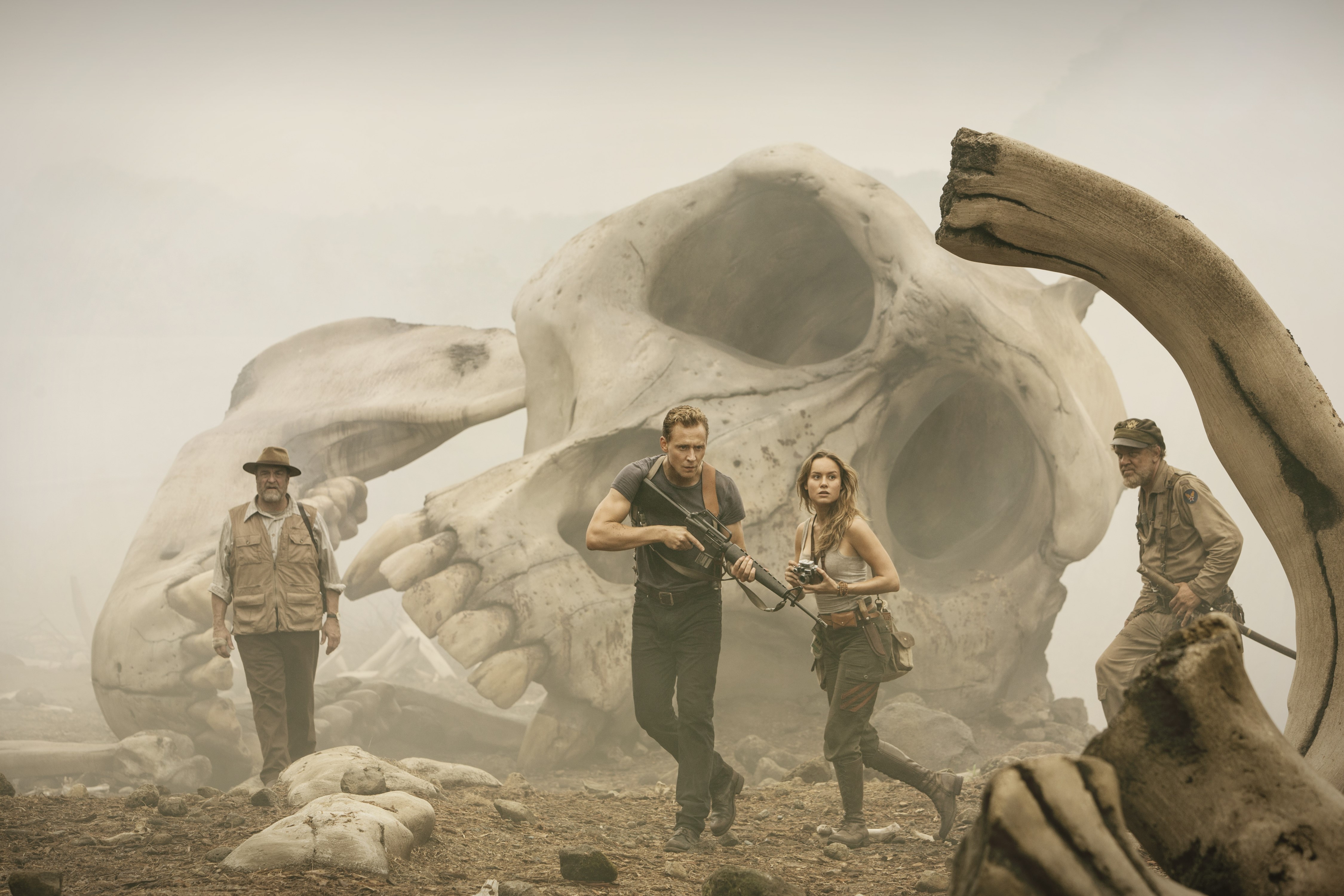 Kong: Skull Island with Tom Hiddleston, Brie Larson, John Goodman HD Wallpaper