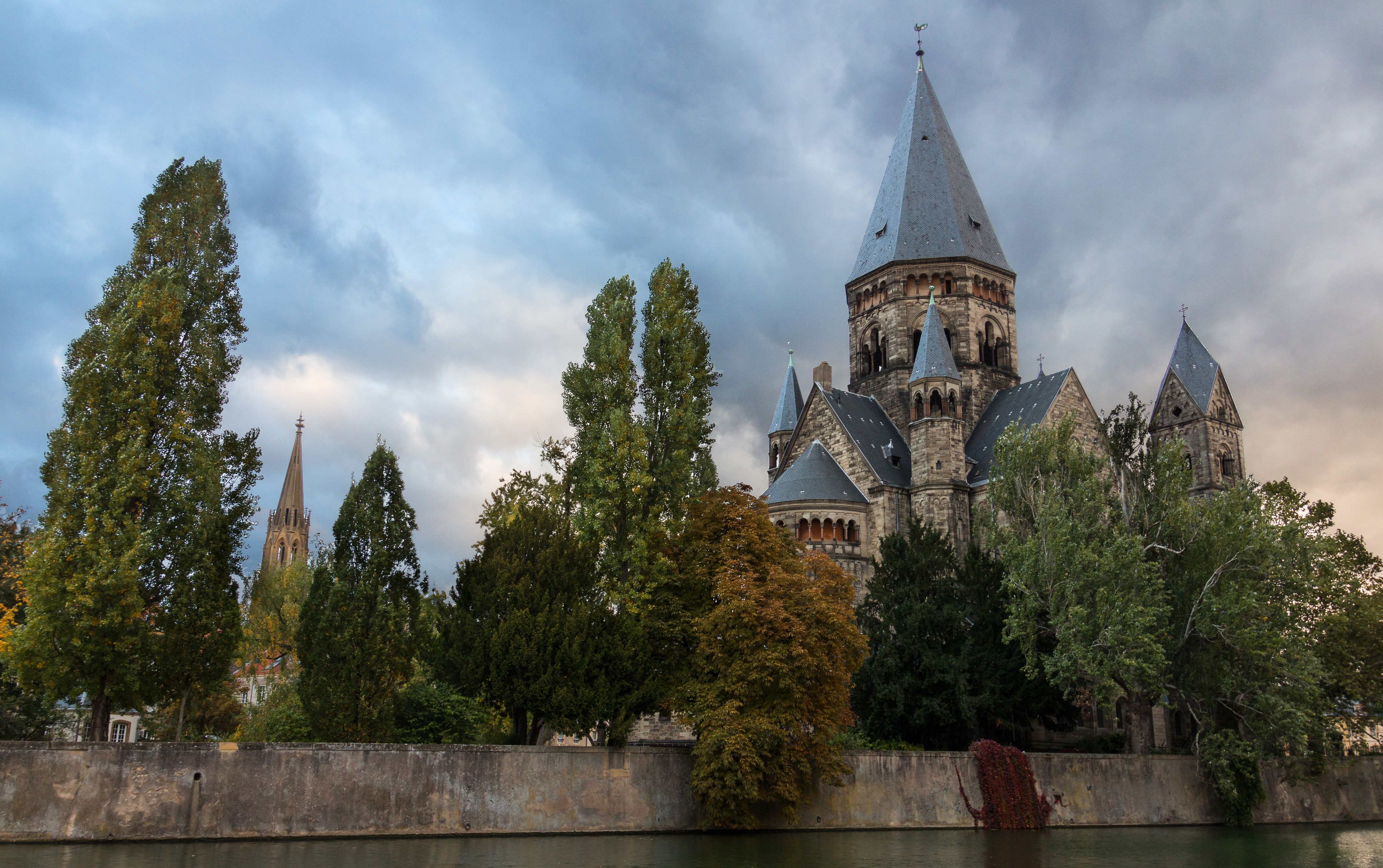 Temple Saint-Étienne in Metz, France HD Wallpaper
