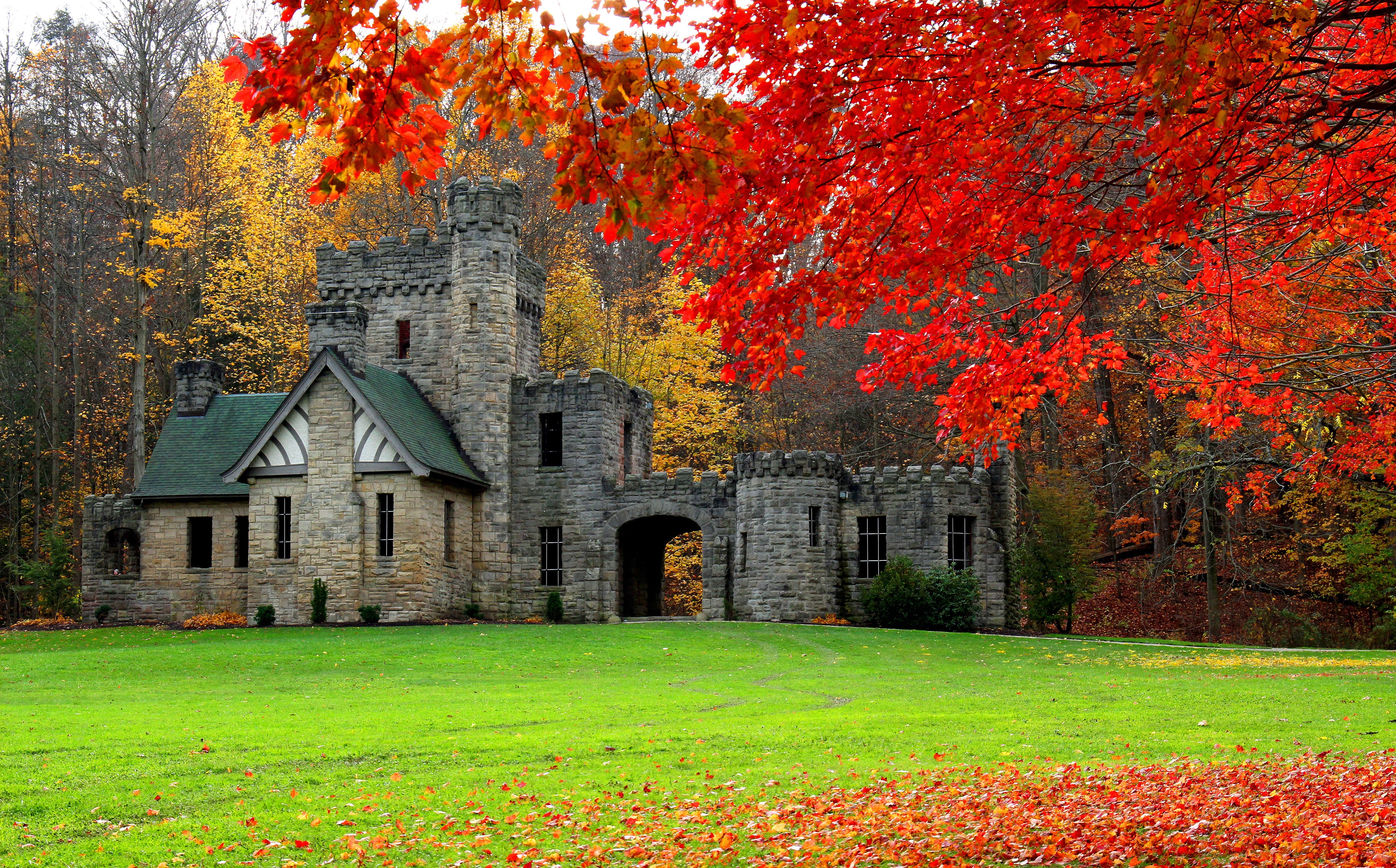 Squire's Castle Cleveland in Autumn, USA HD Wallpaper