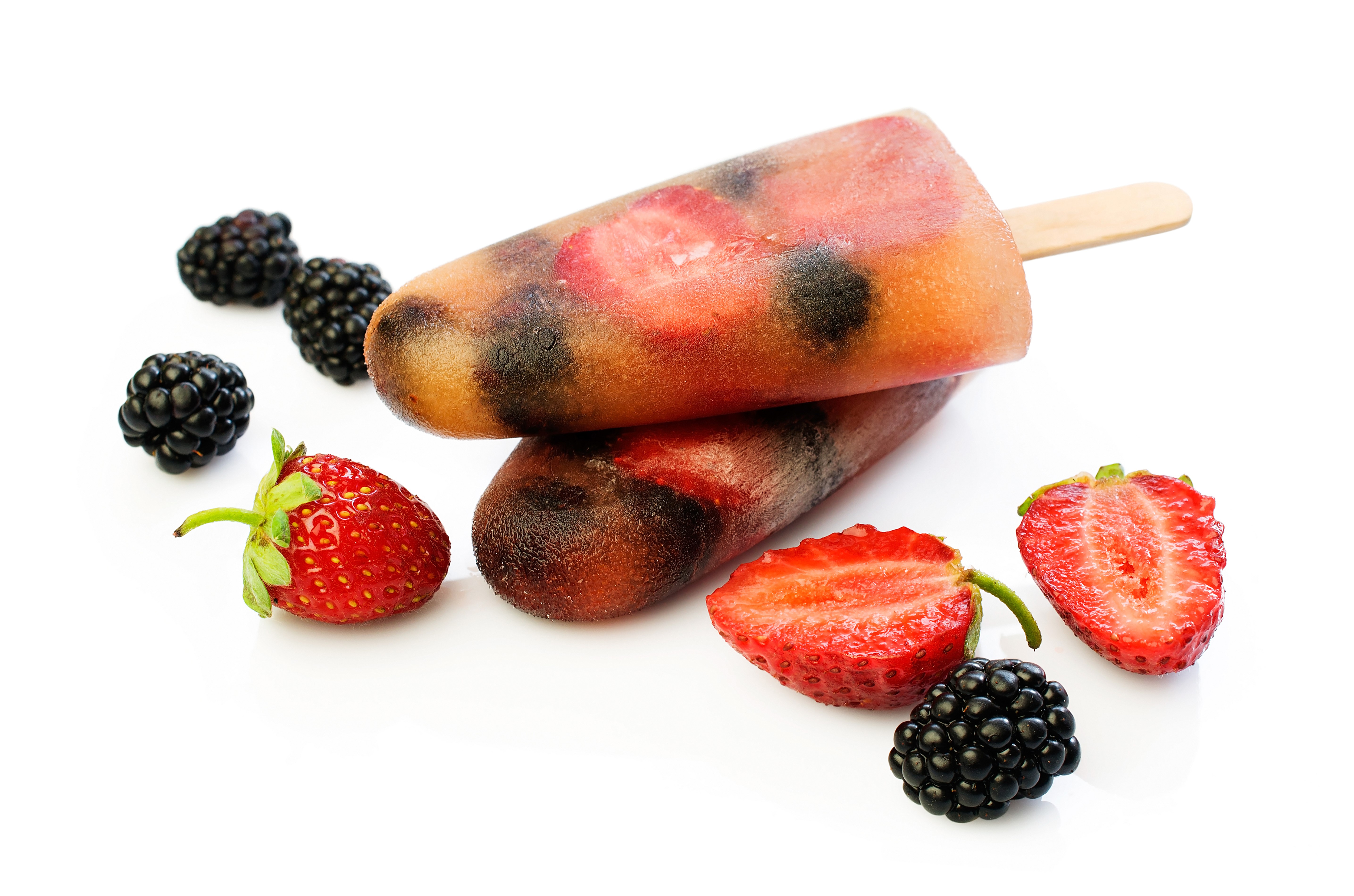 Two berry popsicles with strawberries and blackberries HD Wallpaper