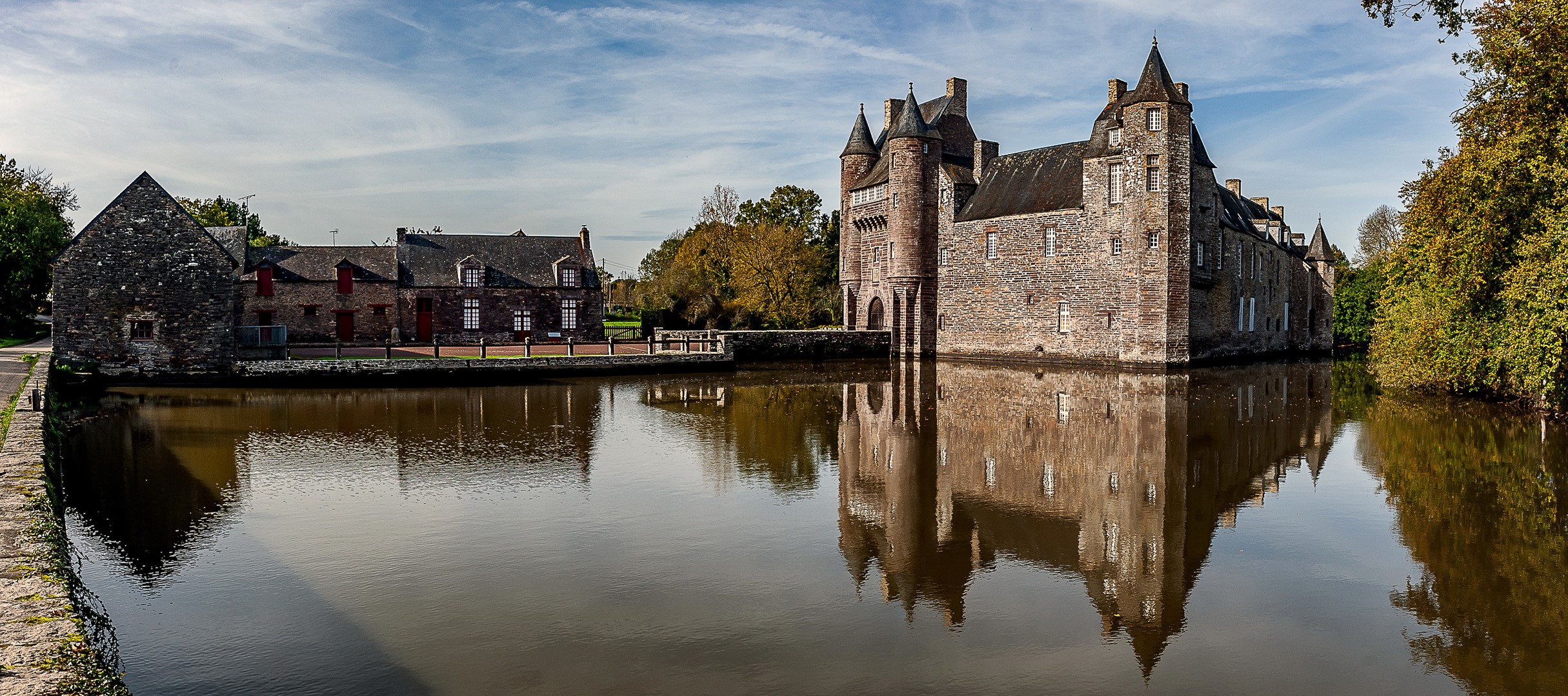 Chateau de Trecesson, a castle surrounded by a pond in France HD Wallpaper