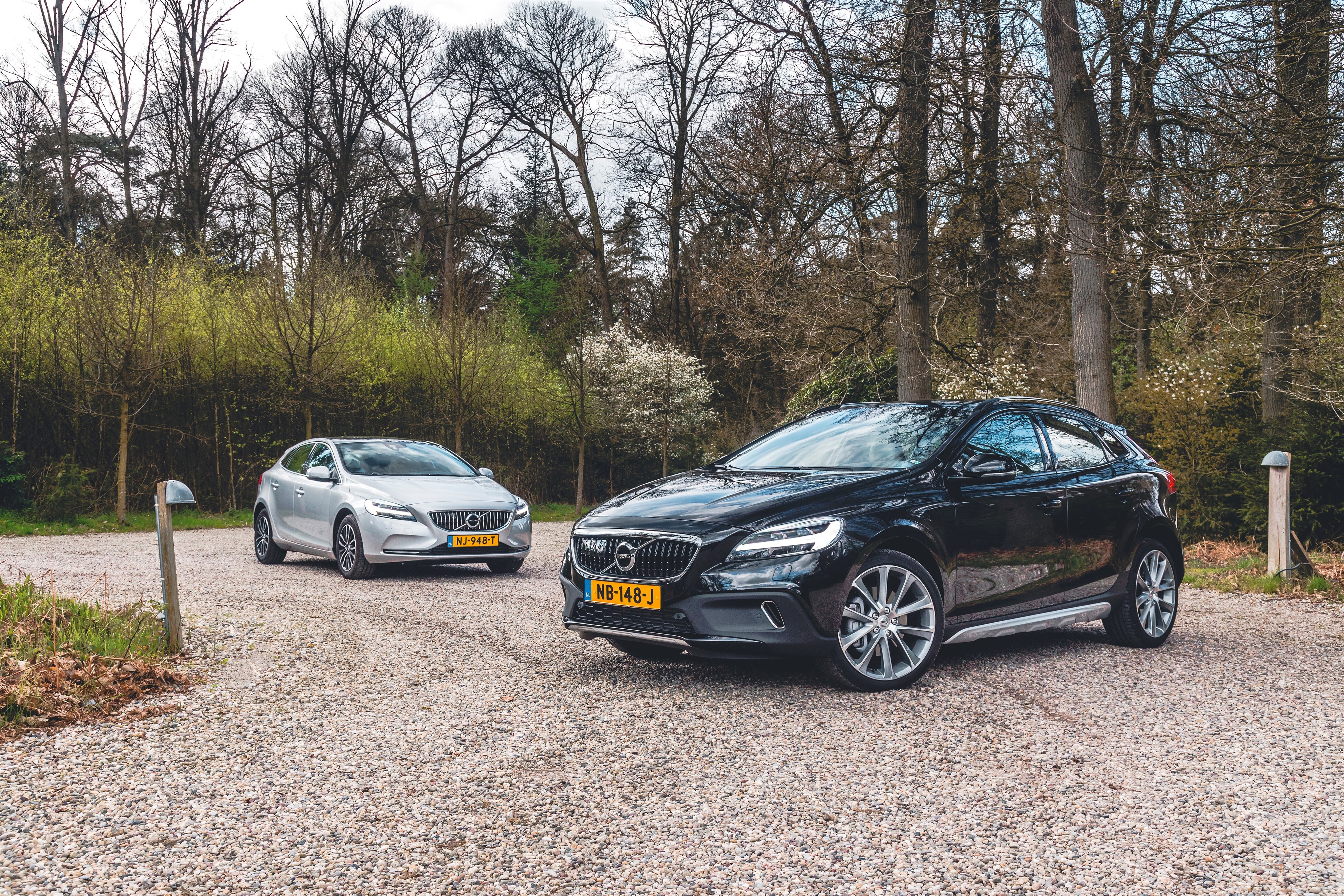 Two Volvo V40 cars parked on gravel HD Wallpaper