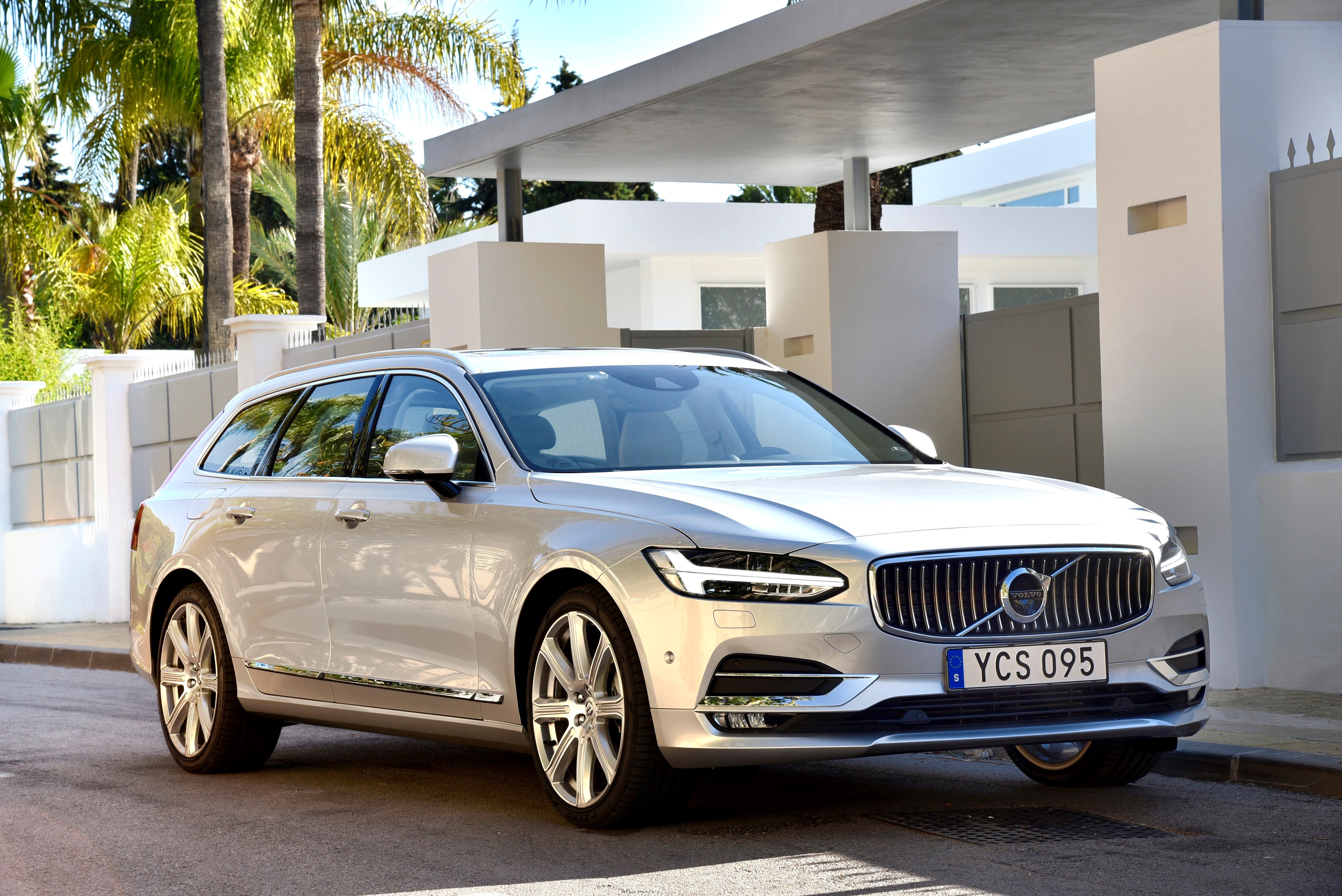 2016-17 Volvo V90 D5 Inscription Estate Car HD Wallpaper