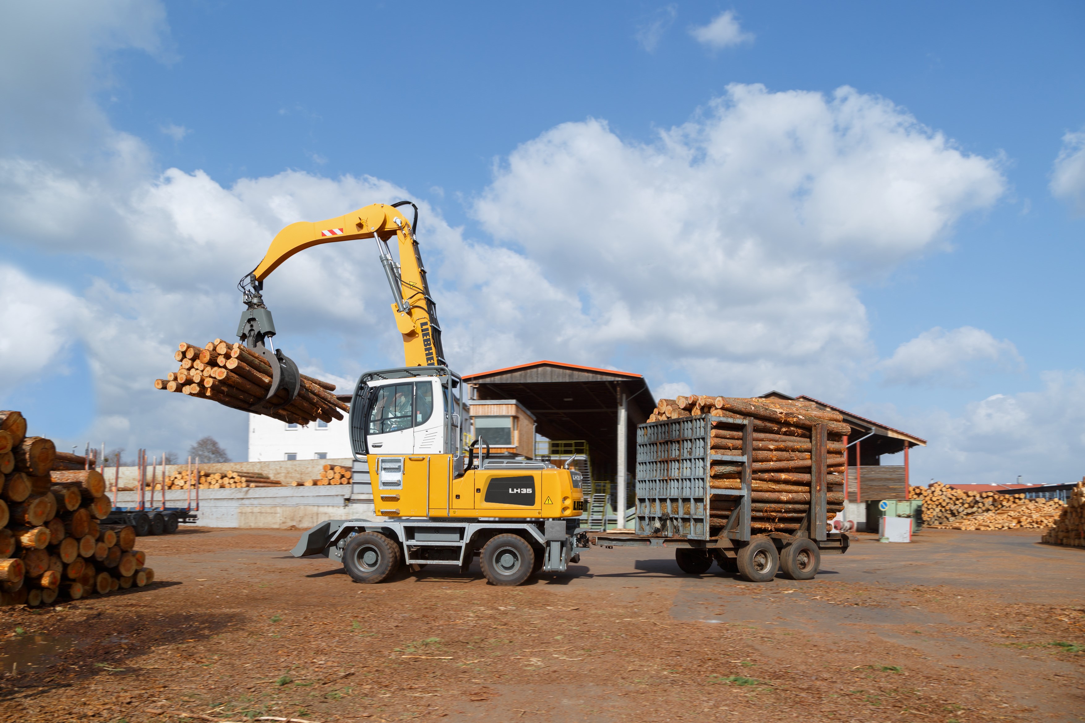 Liebherr LH 35 M Timber Litronic Forwarder loading logs HD Wallpaper