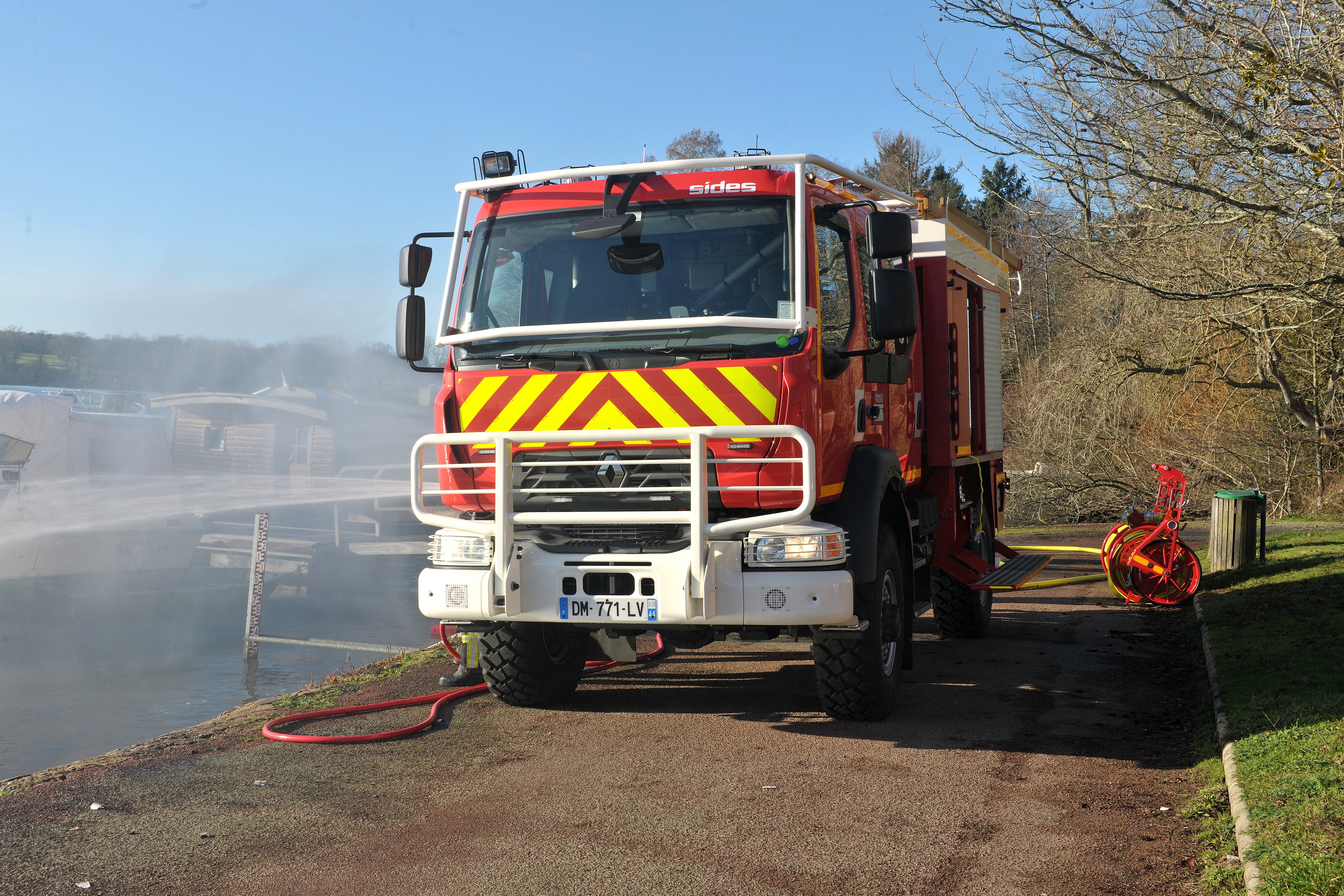 Renault Fire Engine Spraying Water HD Wallpaper