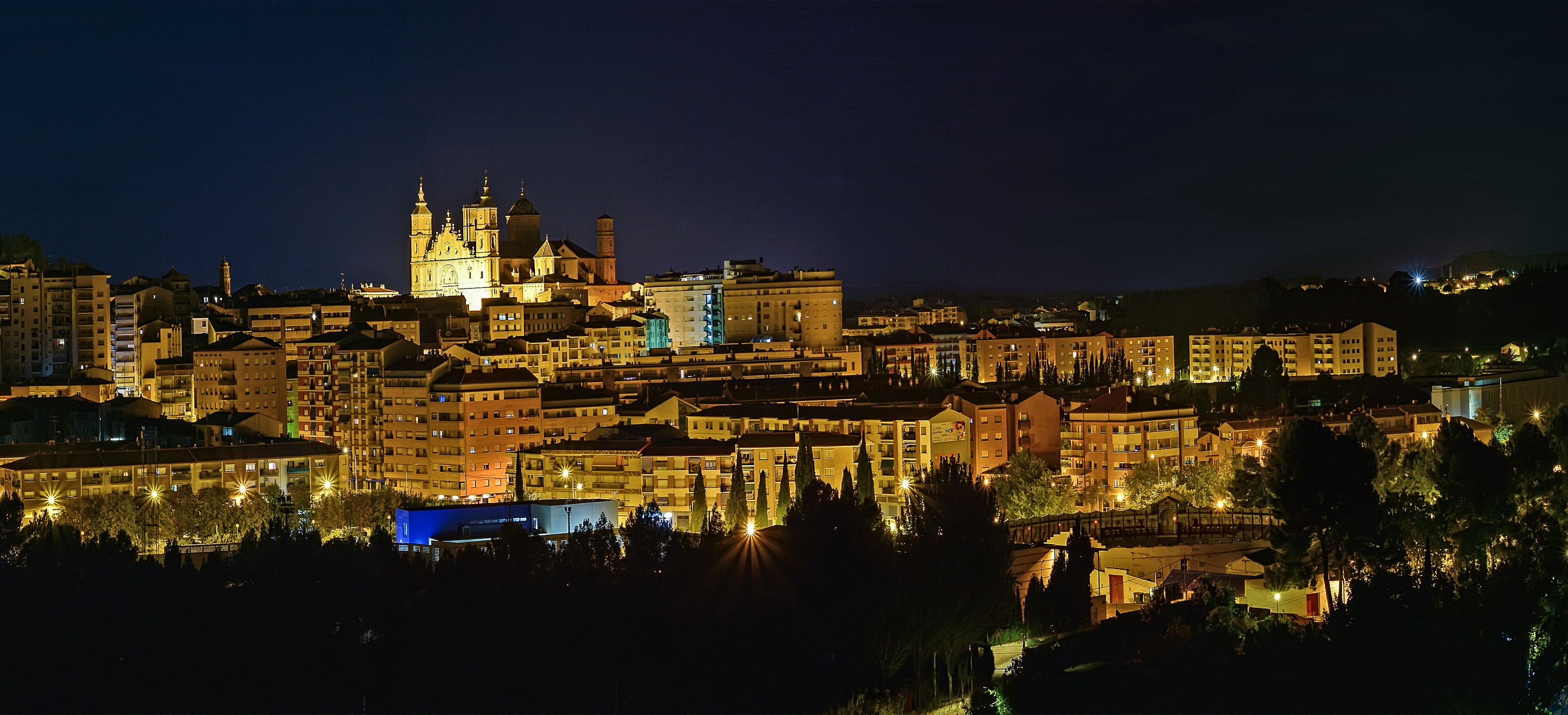 Alcaniz Aragon cityscape at night HD Wallpaper